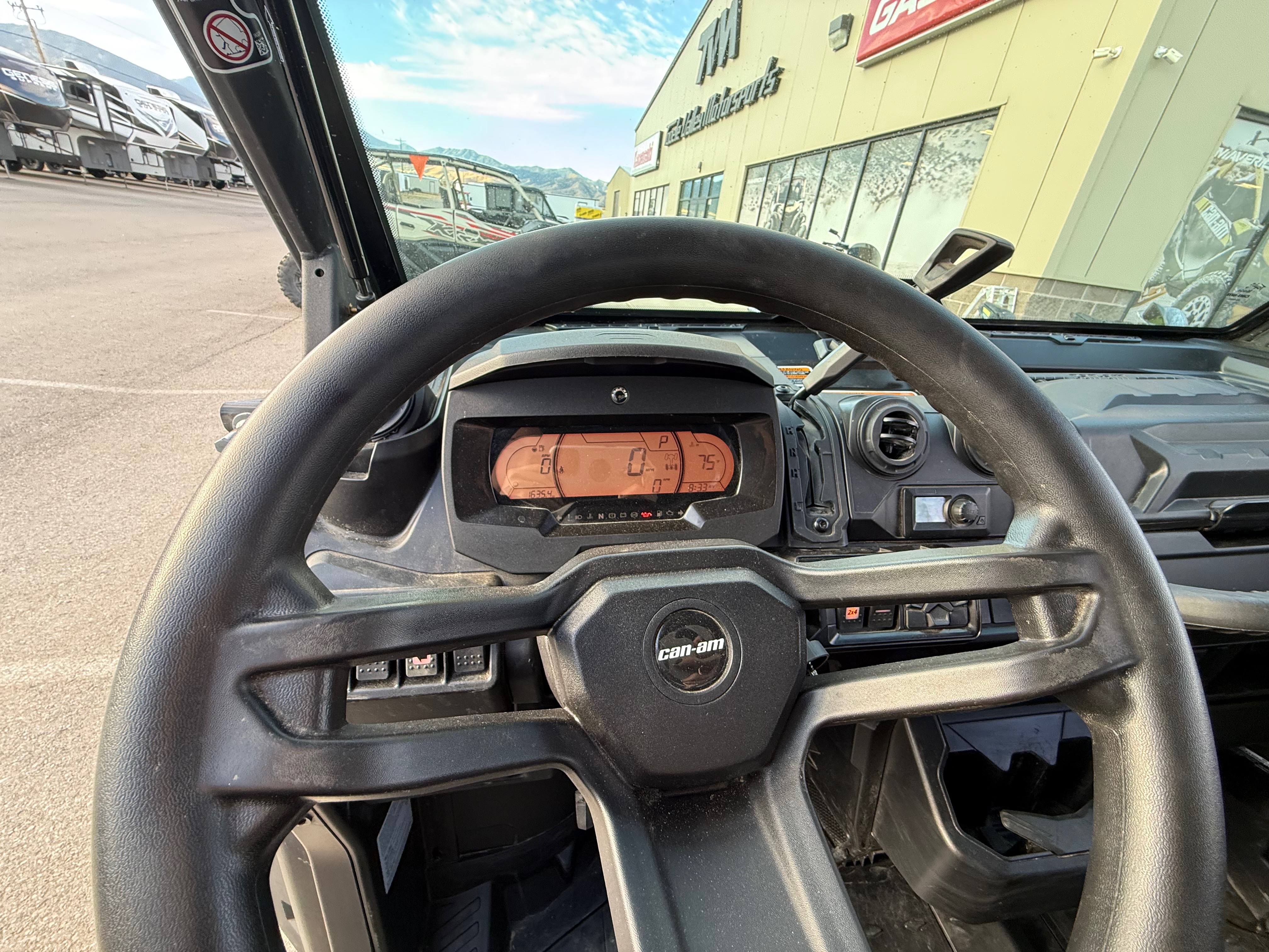2025 Can-Am™ Defender MAX Limited 8