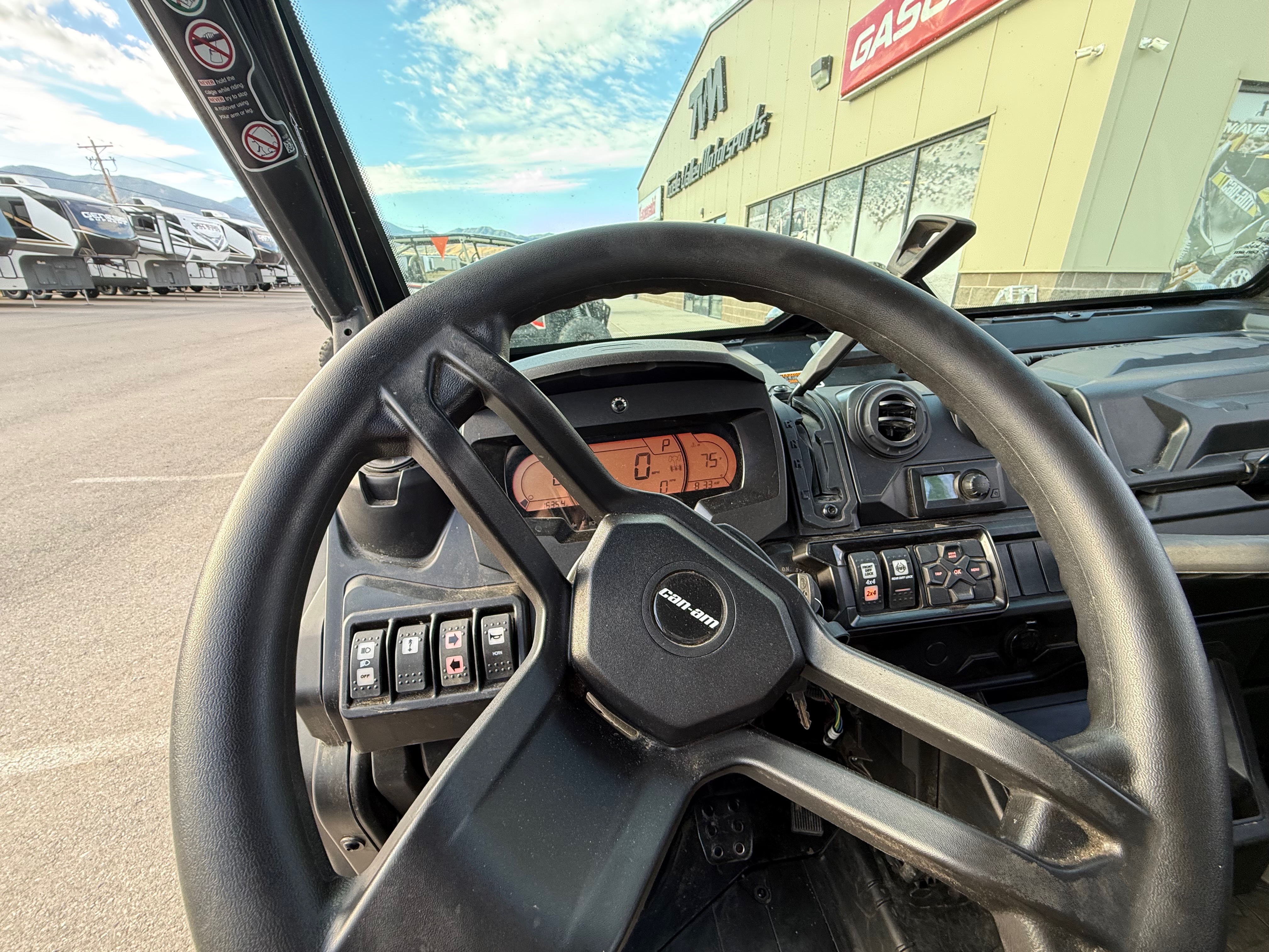 2025 Can-Am™ Defender MAX Limited 9