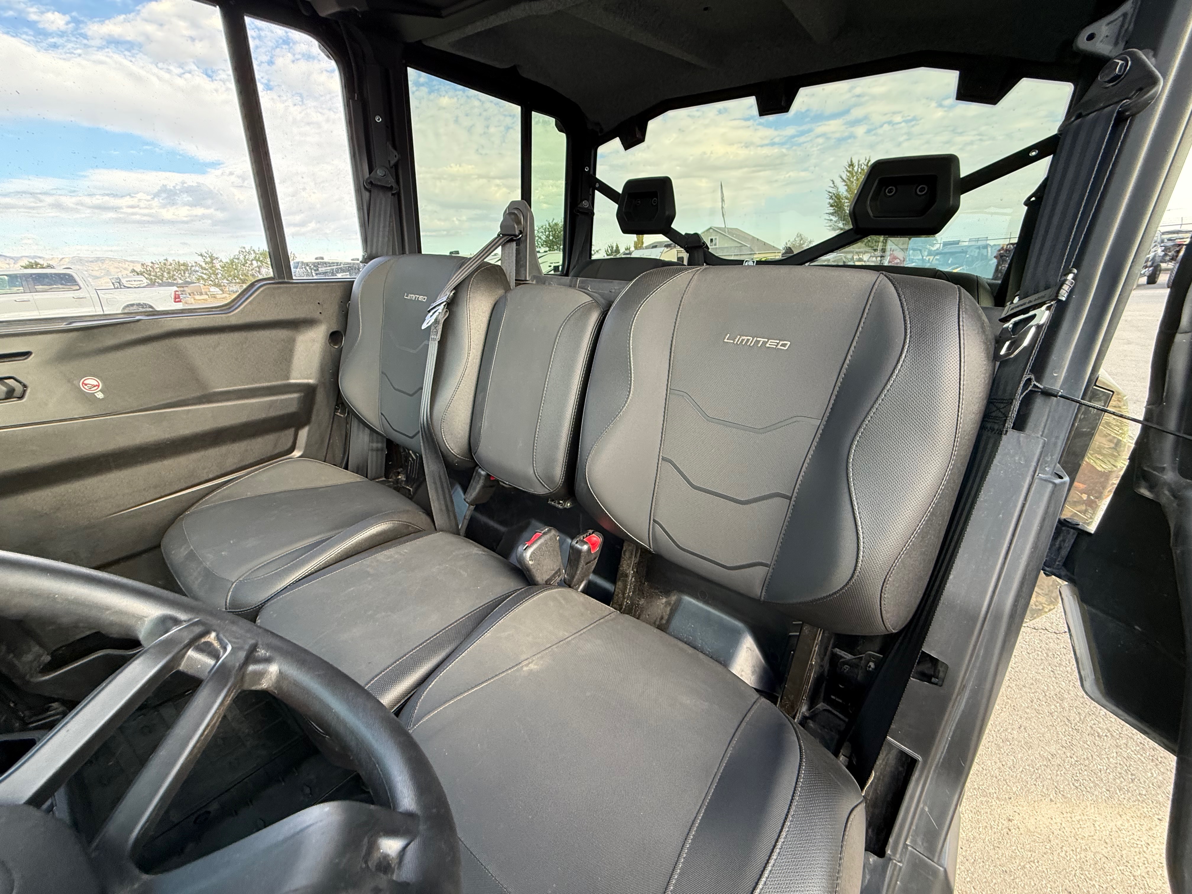 2025 Can-Am™ Defender MAX Limited 11