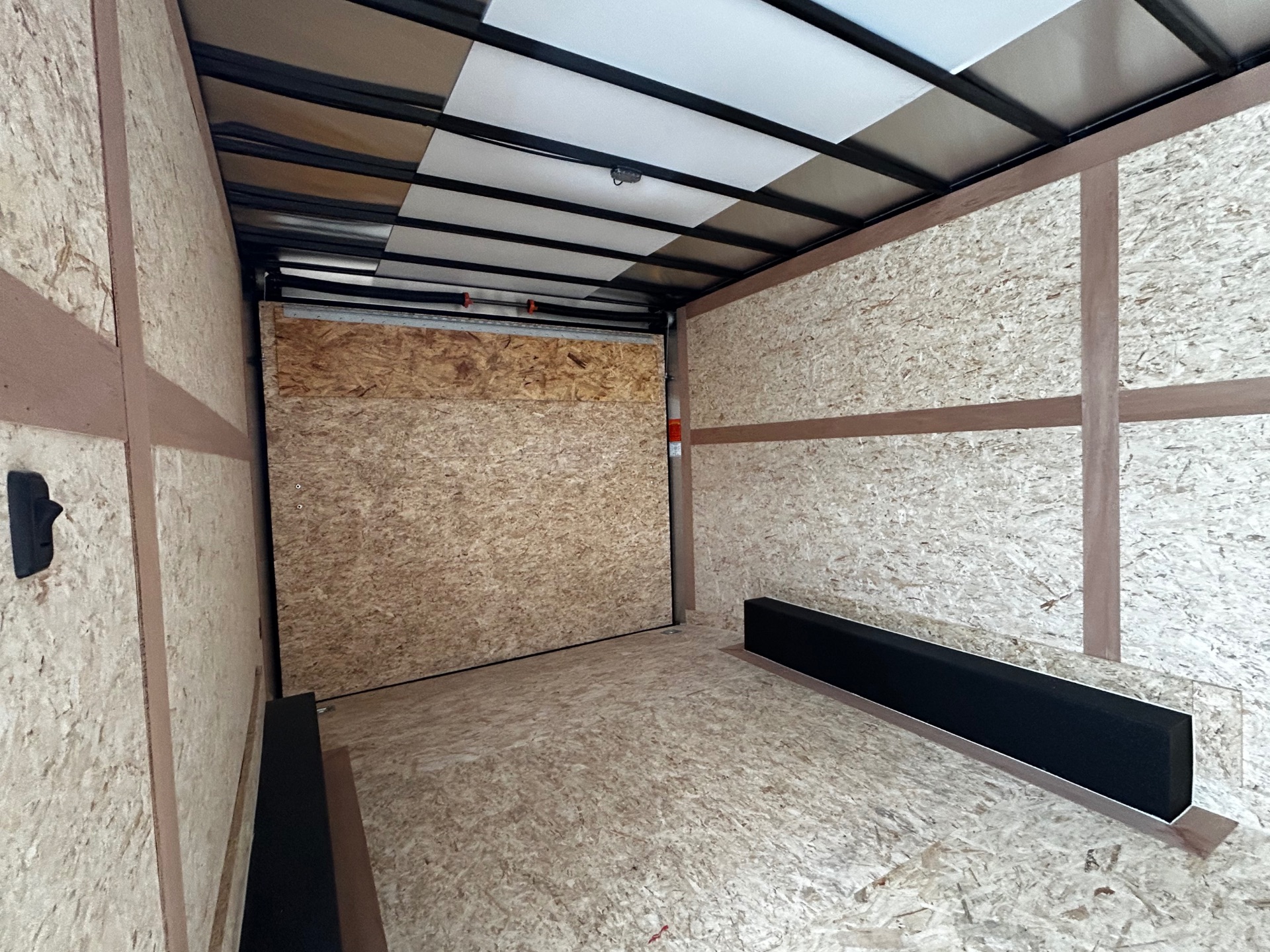 2025 Wells Cargo RFV8516T3 photo 2