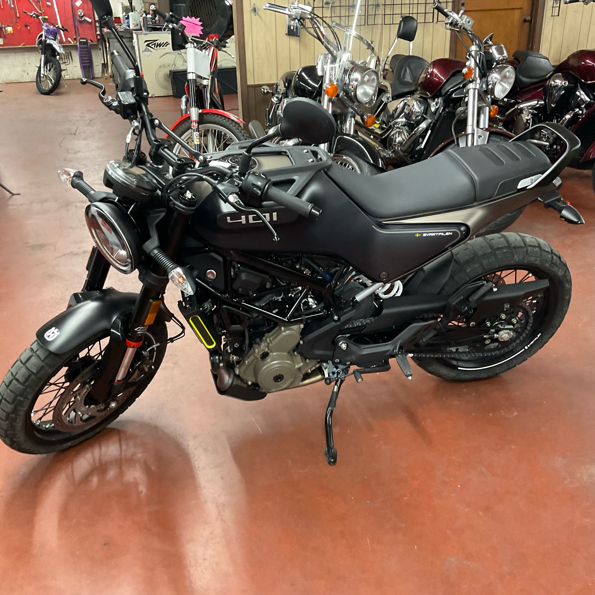 2022 Husqvarna Svartpilen 401 1
