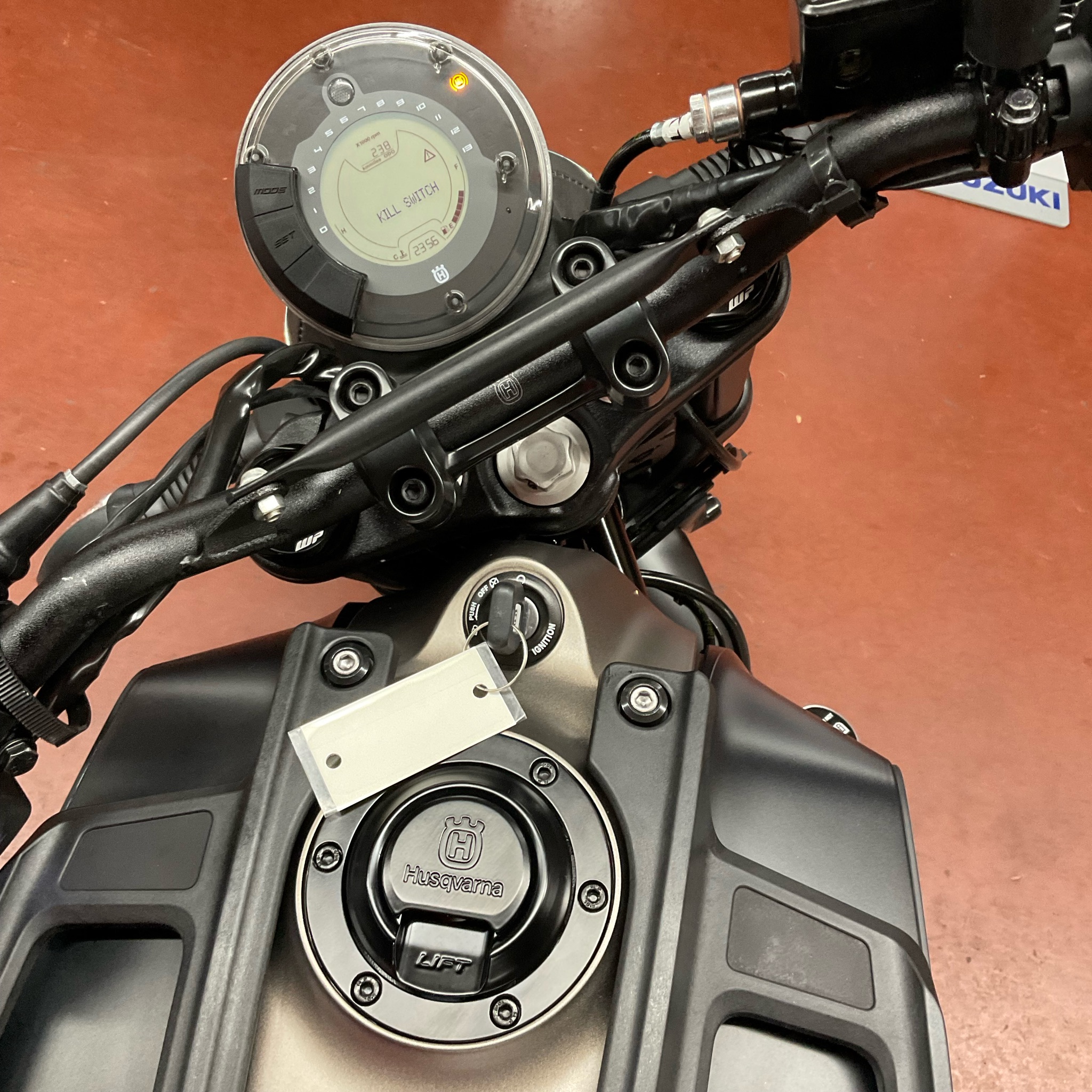 2022 Husqvarna Svartpilen 401 5