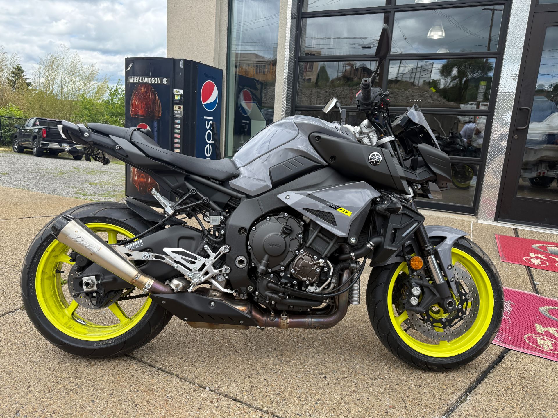 Used 2017 Yamaha FZ-10 Armor Gray Motorcycles For Sale in Tarentum