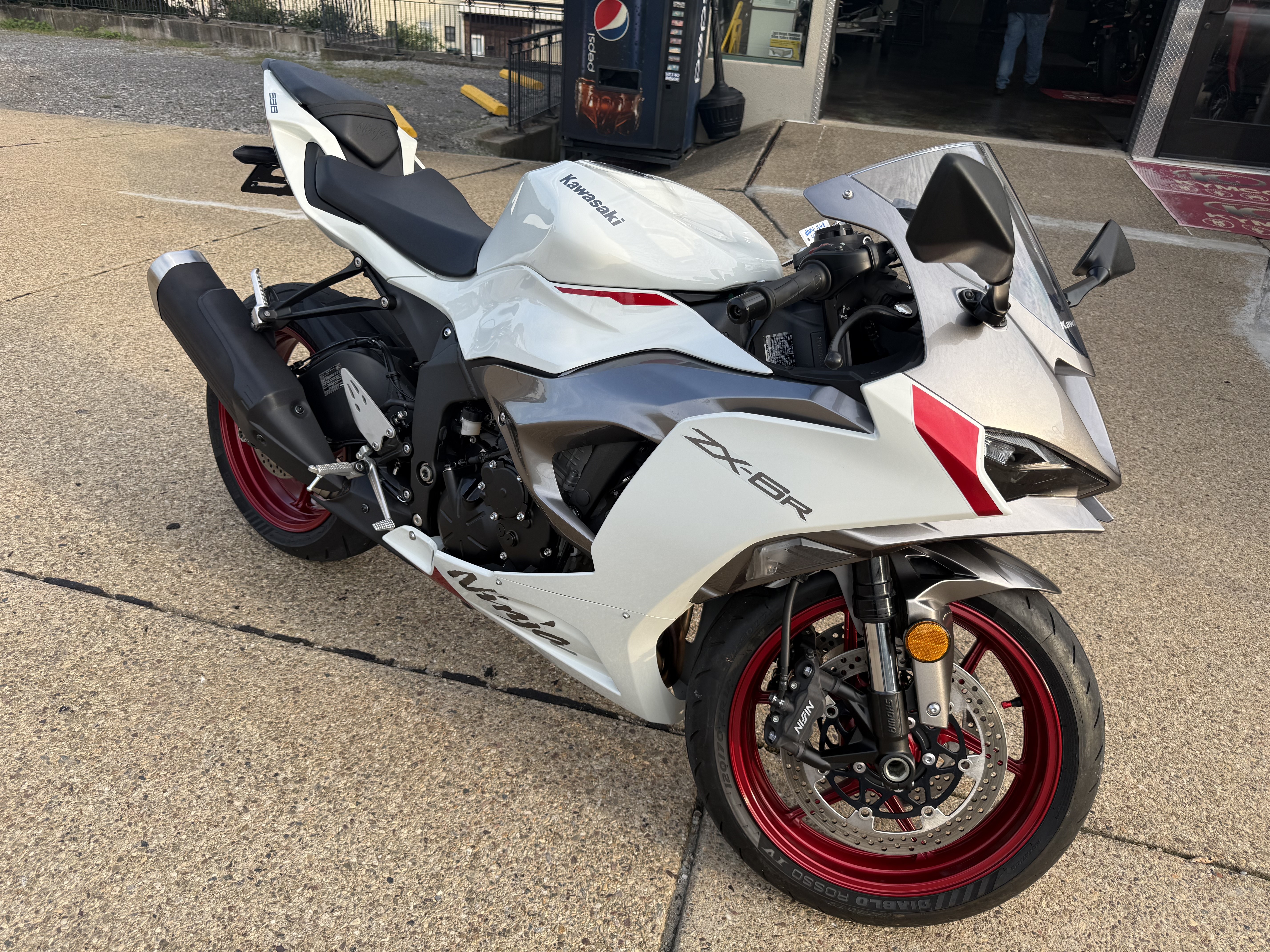 Used 2024 Kawasaki Ninja ZX-6R Pearl Robotic White / Metallic