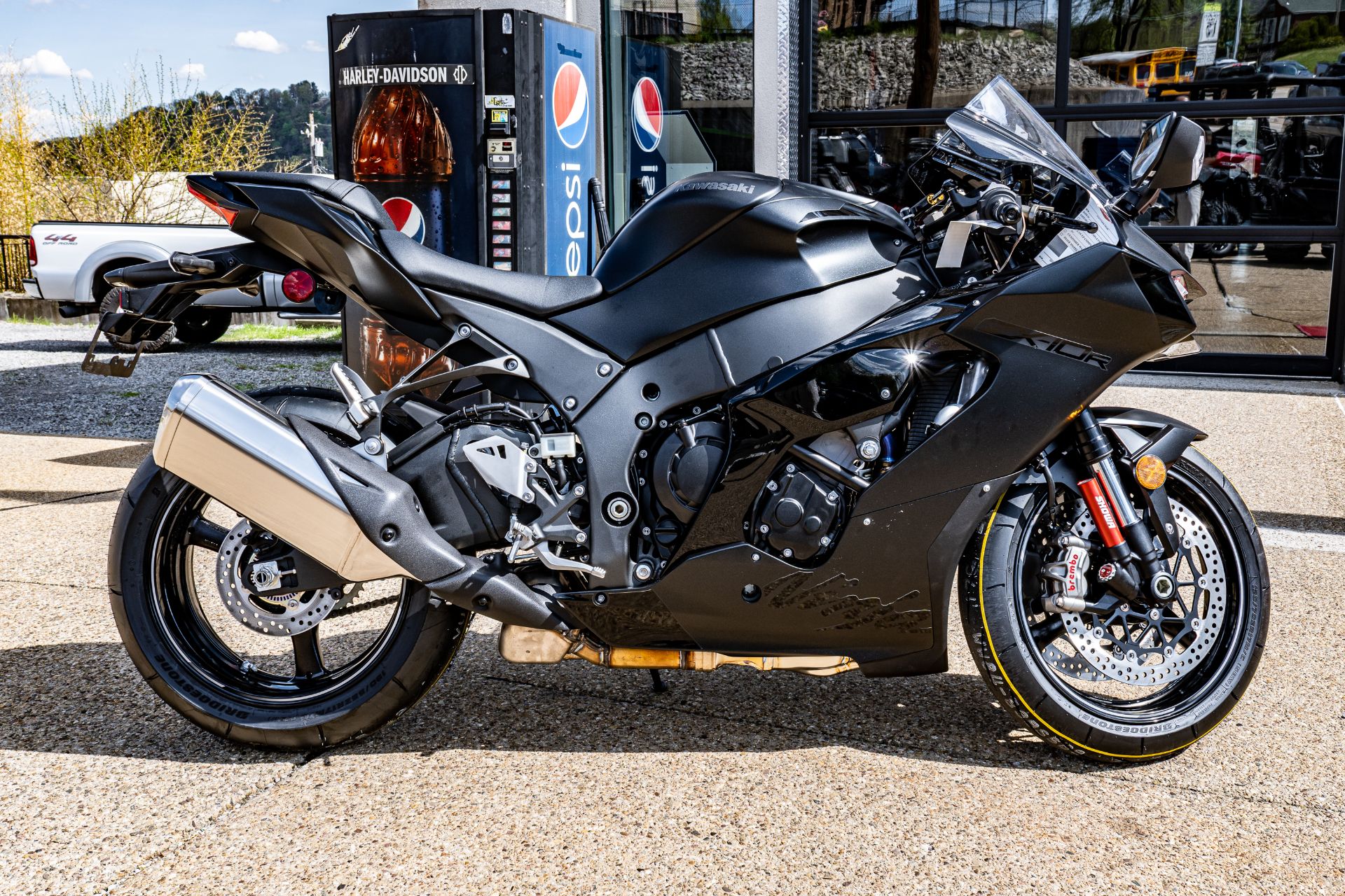 dragger、。 New 2025 Kawasaki Ninja ZX-14R ABS Metallic Matte Sovereign