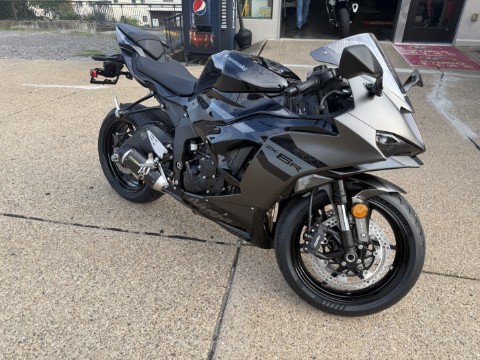 New 2026 Kawasaki Ninja® ZX™-6R ABS Metallic Matte Graphenesteel