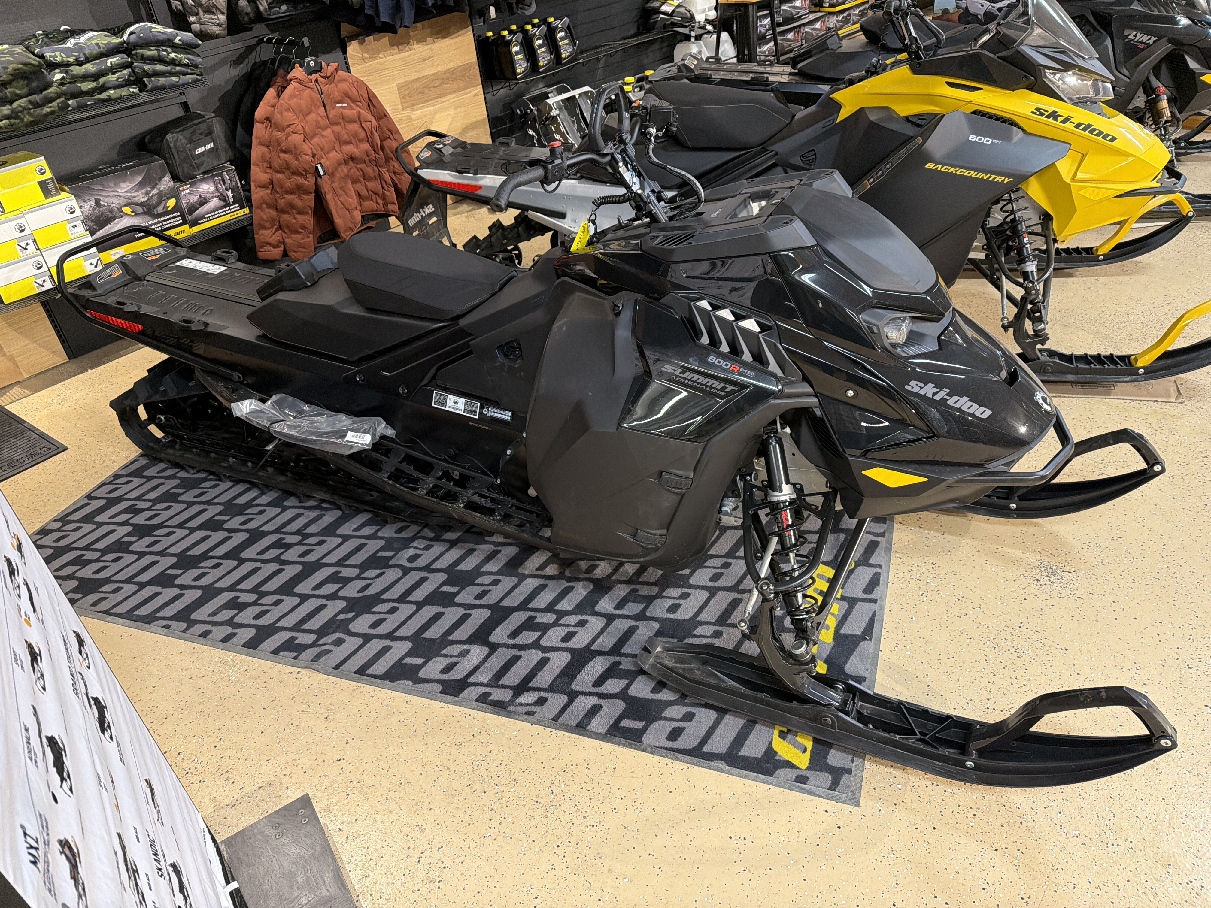 New 2025 Ski-Doo Summit Adrenaline w/ Edge Package 154 600R E-TEC