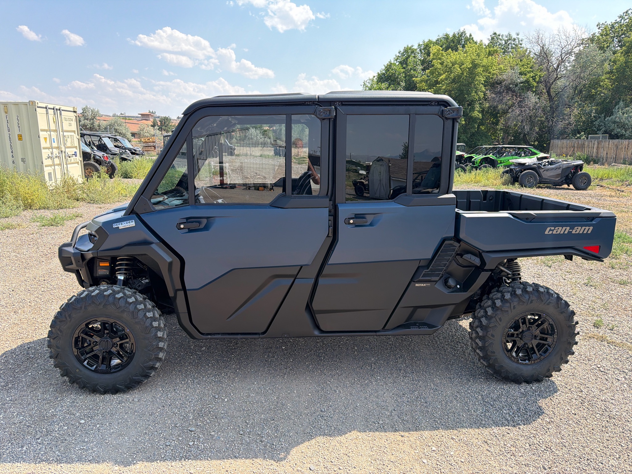 2026 Can-Am™ Defender MAX Limited HD11 1