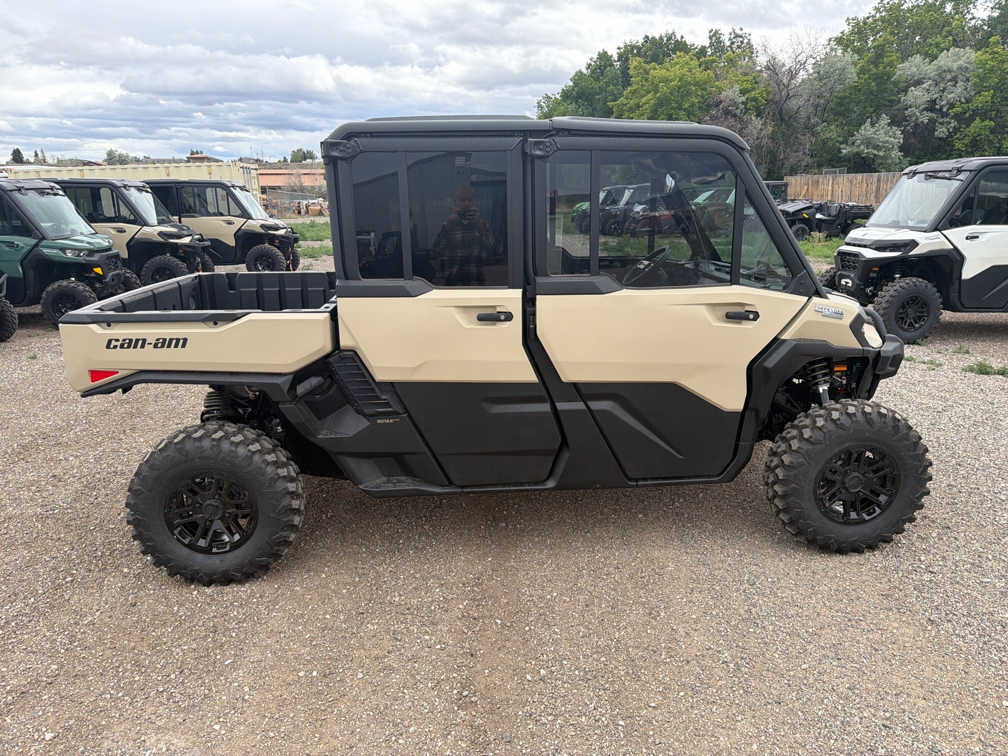2026 Can-Am™ Defender MAX Limited HD11 1