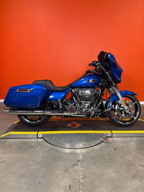 Blue Burst Davidson Street Glide Harley Davidson Electric Blue