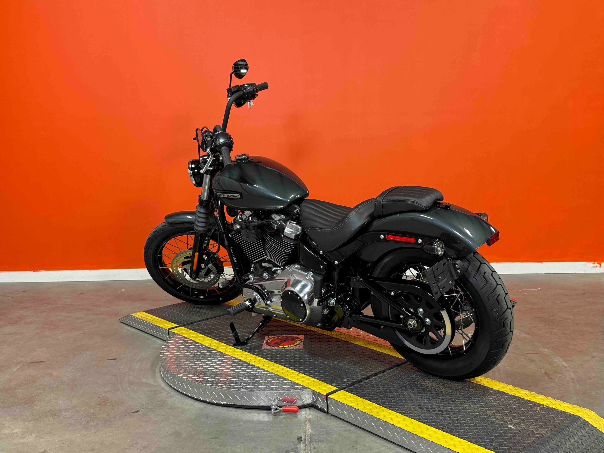 New 2025 Harley-Davidson Street Bob® Motorcycle - Specs