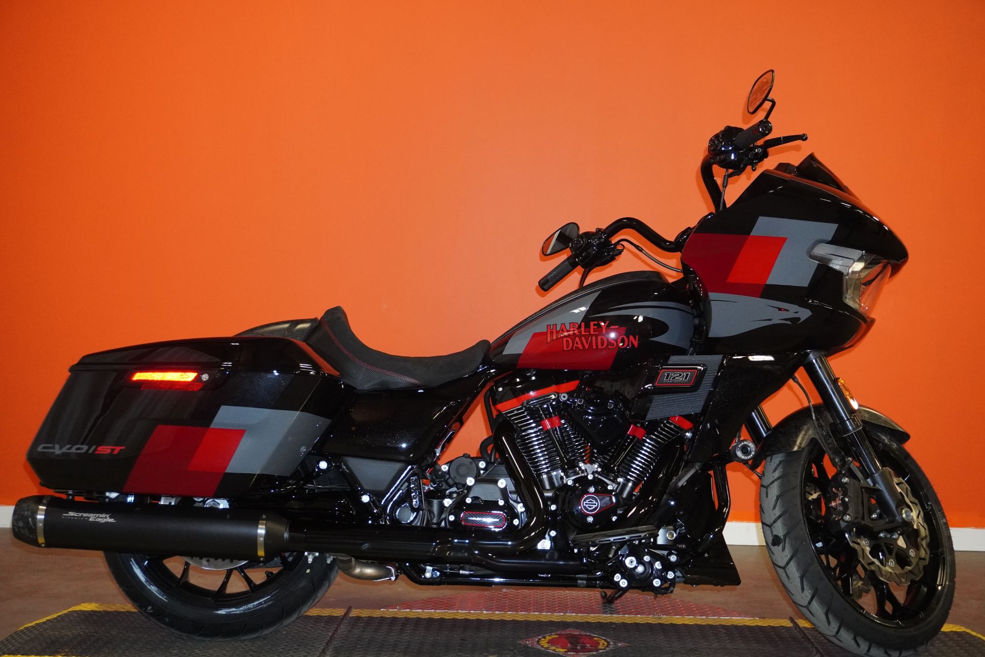 2025 Harley-Davidson CVO™ Road Glide® ST in Jackson, Tennessee - Photo 1