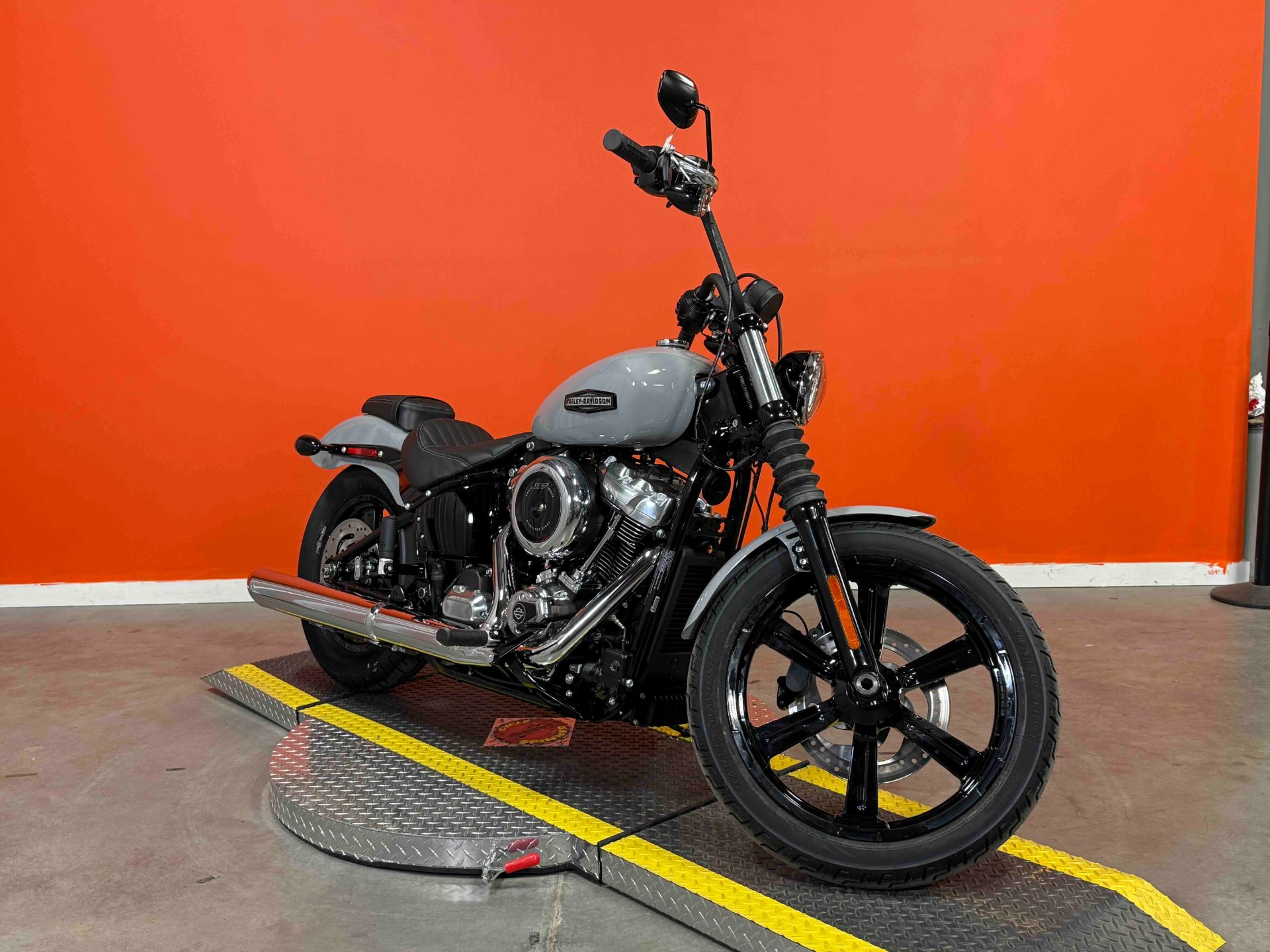 2025 Harley-Davidson Street Bob® in Jackson, Tennessee - Photo 2