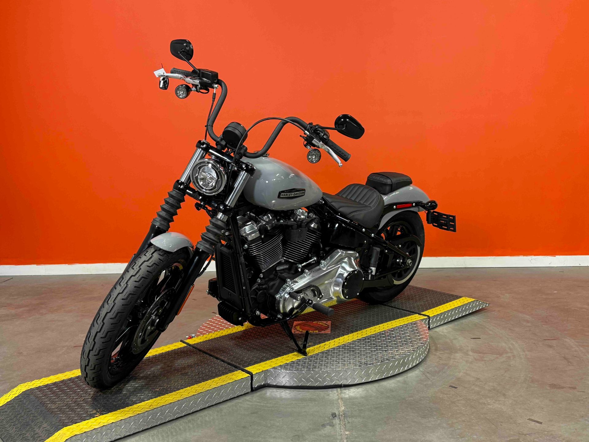 2025 Harley-Davidson Street Bob® in Jackson, Tennessee - Photo 4