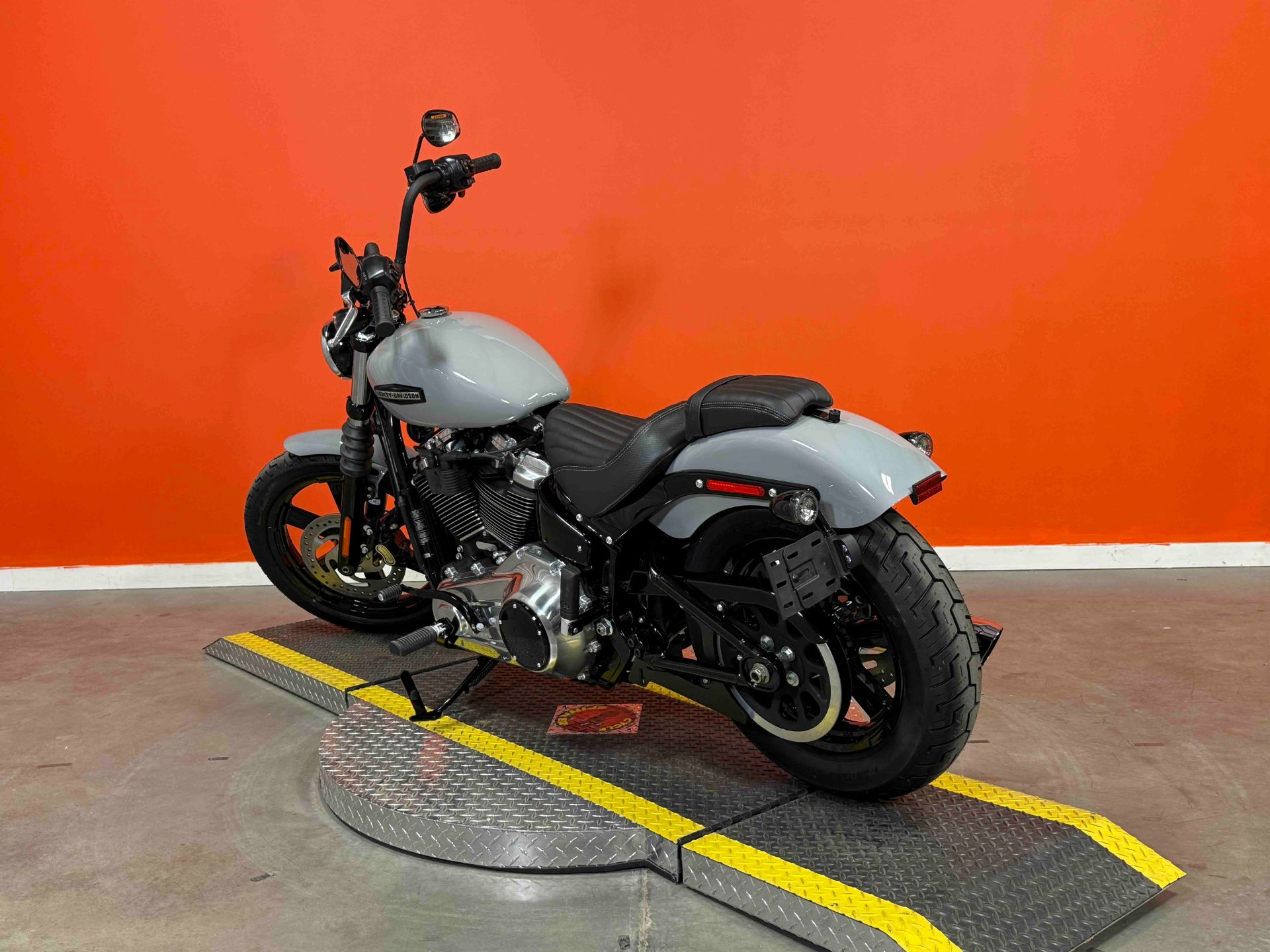 2025 Harley-Davidson Street Bob® in Jackson, Tennessee - Photo 6