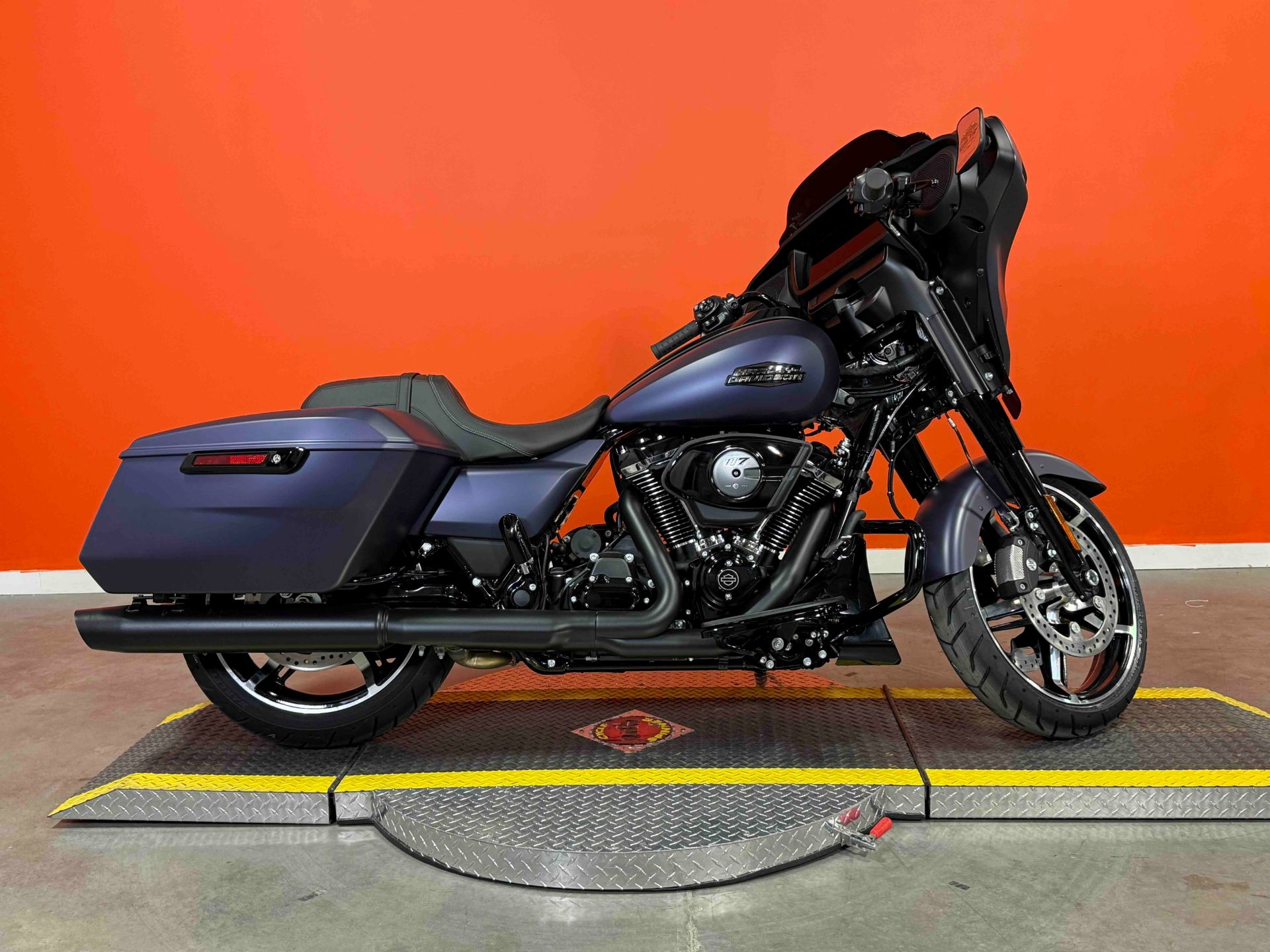 ベストセラー New Specs - Motorcycle Glide® Street Harley-Davidson 2025 小物