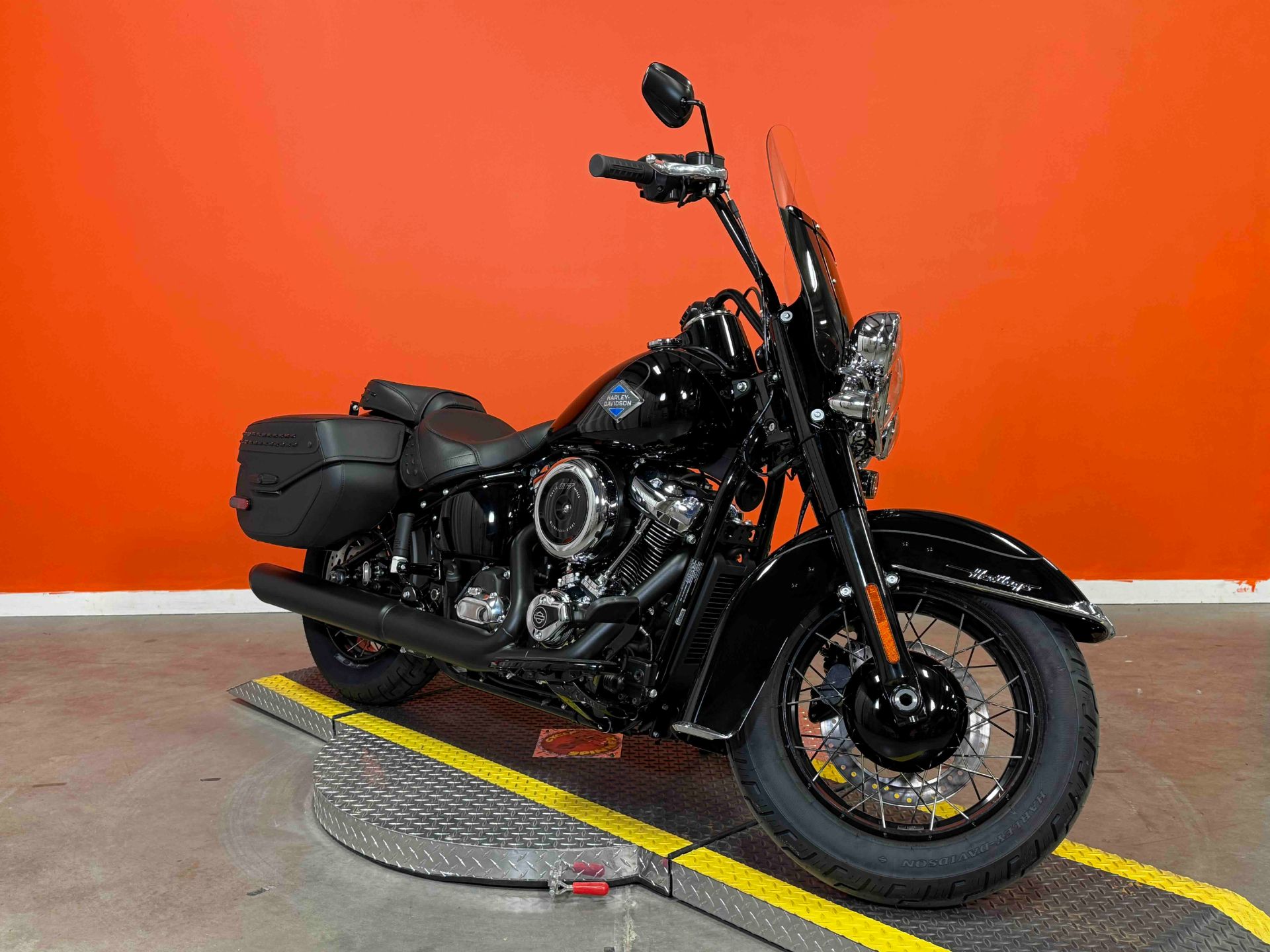 New 2025 Harley-Davidson Heritage Classic Motorcycle - Specs
