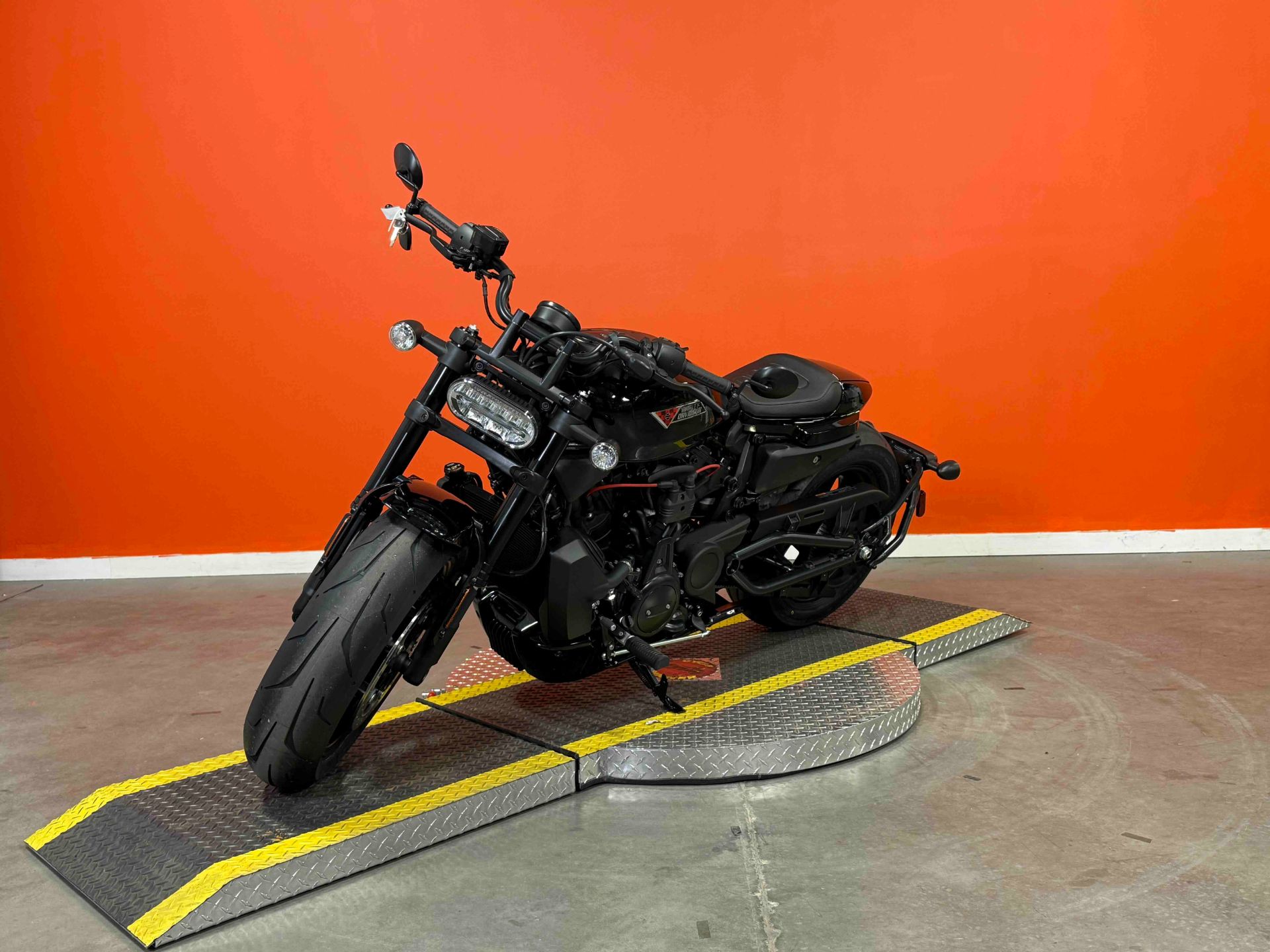 ハーレーダビットソン　ポリス 2025 Harley-Davidson® Low Rider™ ST Blue Burst | Teddy