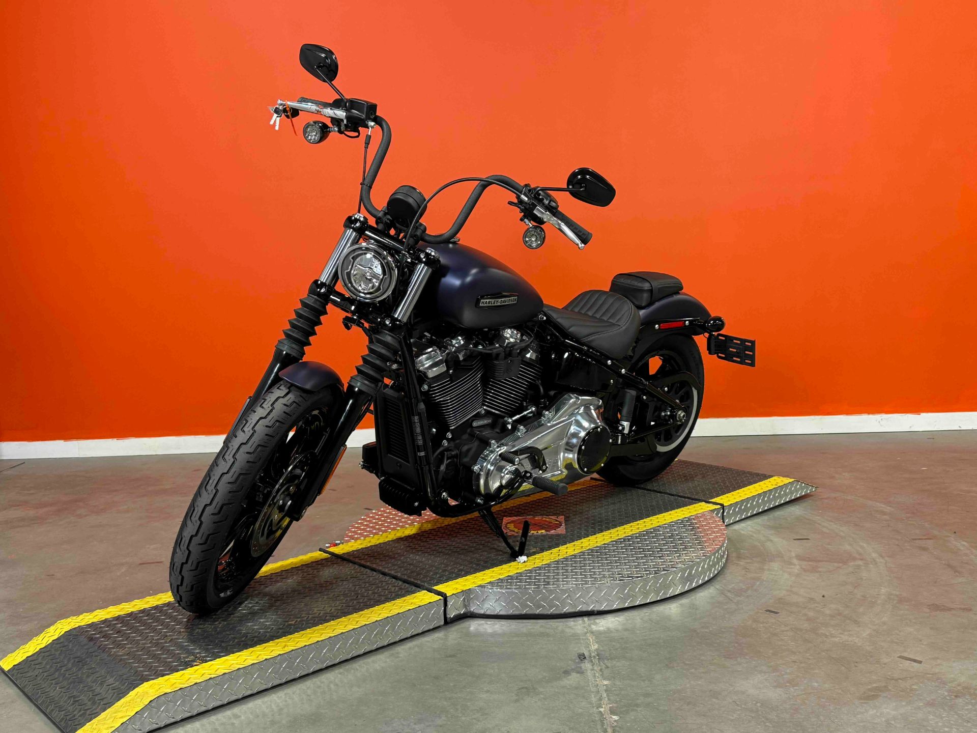 2025 Harley-Davidson Street Bob® in Jackson, Tennessee - Photo 4