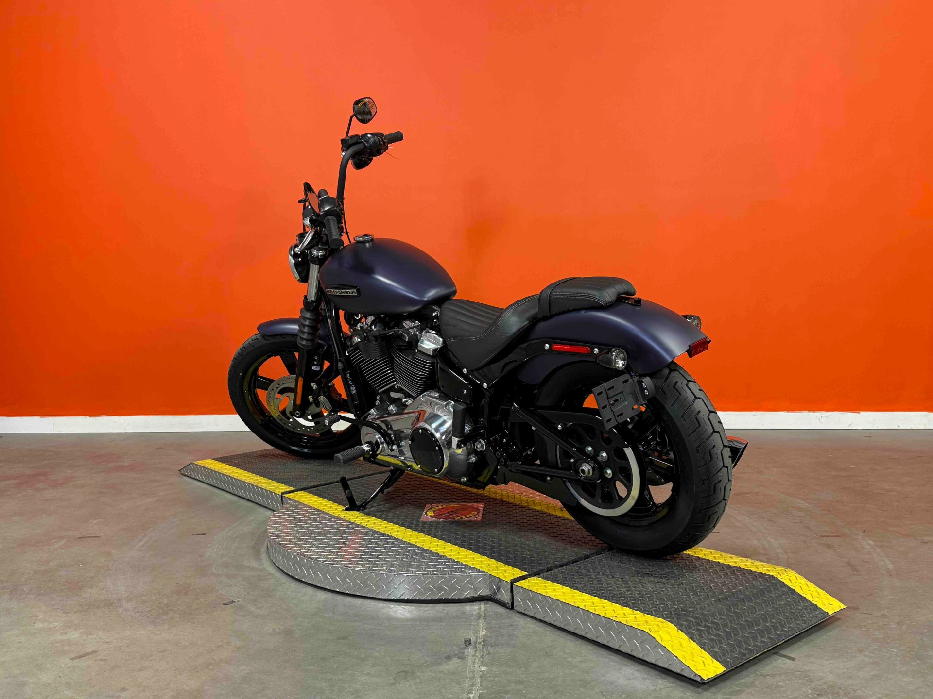 2025 Harley-Davidson Street Bob® in Jackson, Tennessee - Photo 6