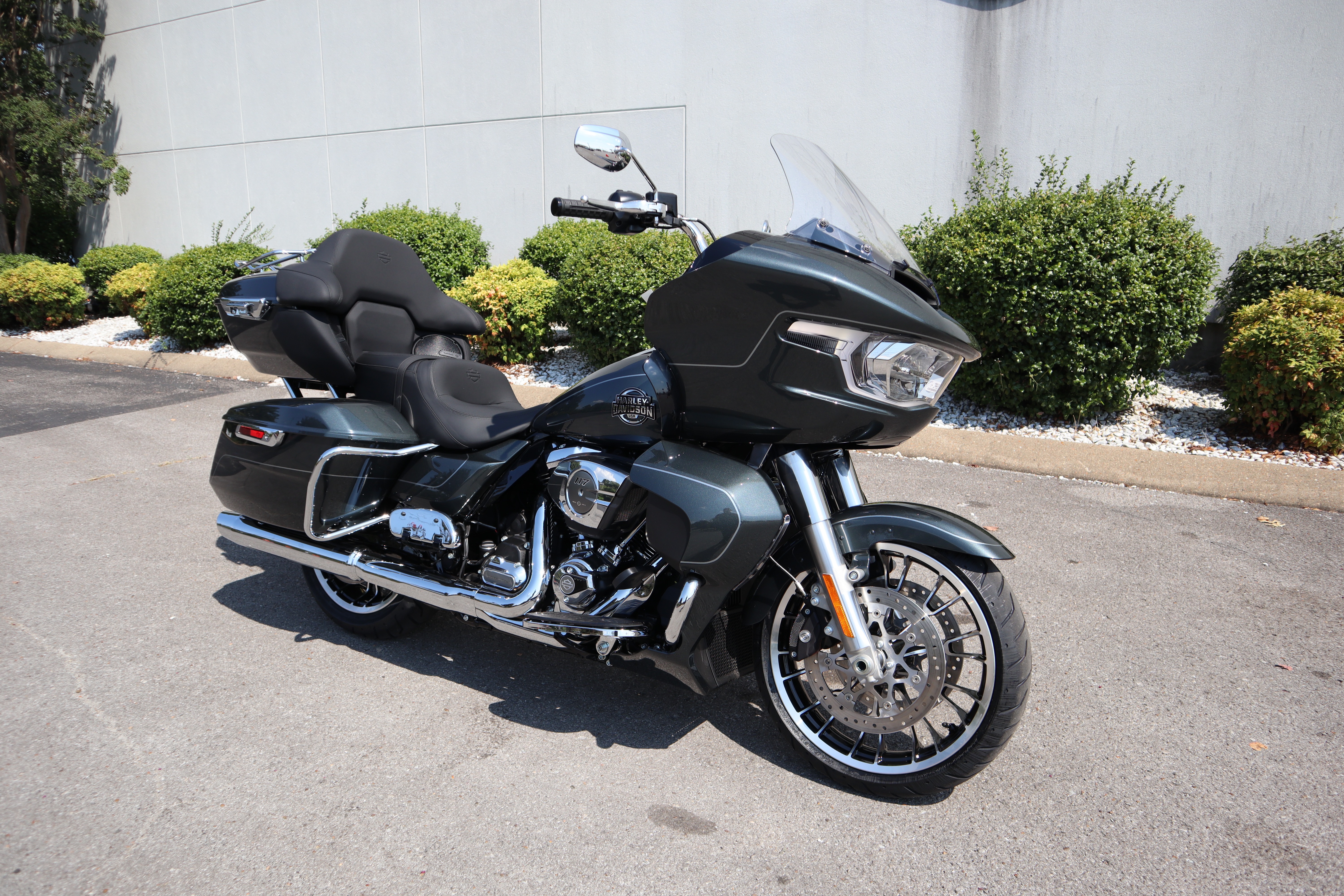 2026 Harley-Davidson Road Glide® Limited 1