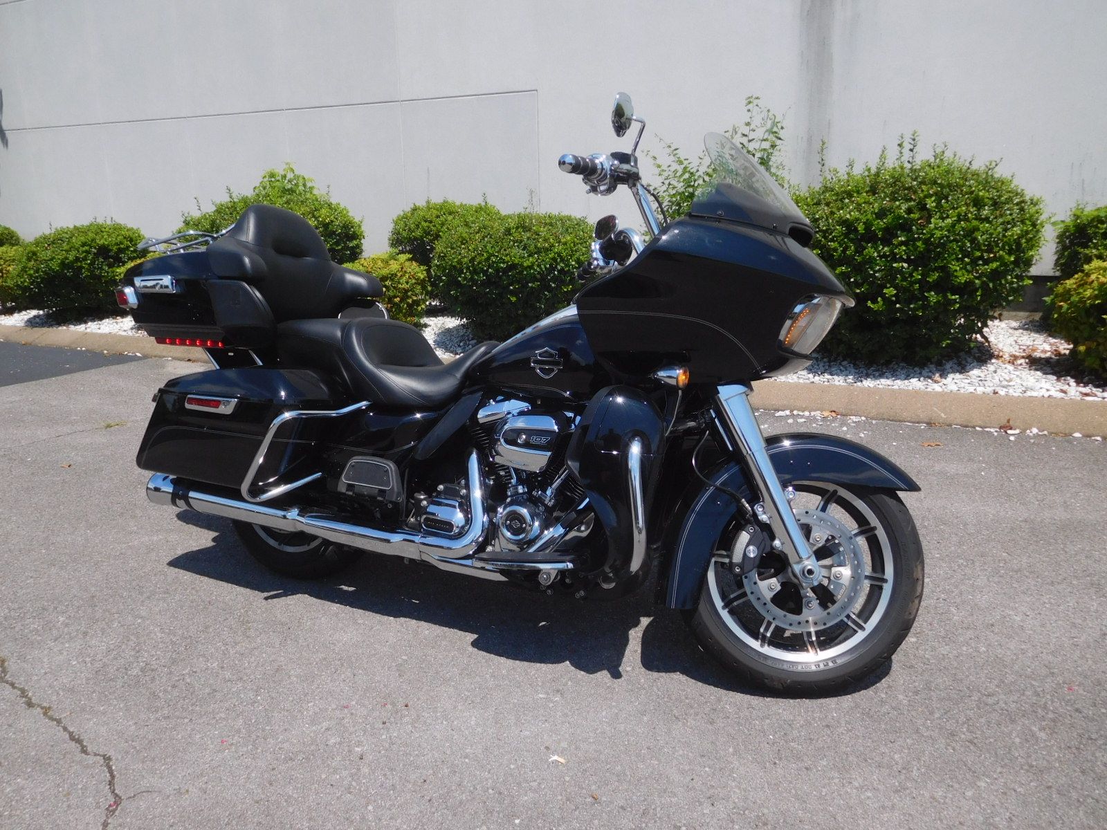 Used 2017 Harley-Davidson Road Glide® Ultra Motorcycle Specs