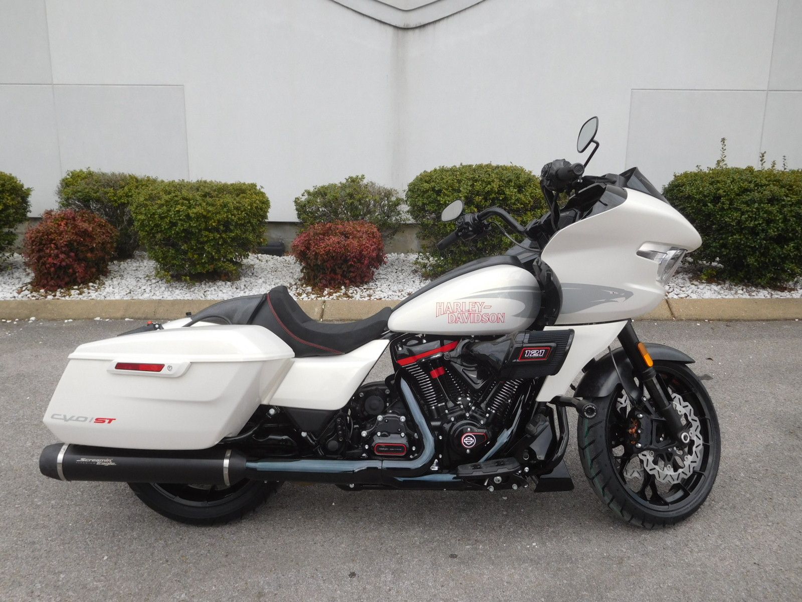 2024 Harley-Davidson CVO™ Road Glide® ST in Murfreesboro, Tennessee - Photo 2