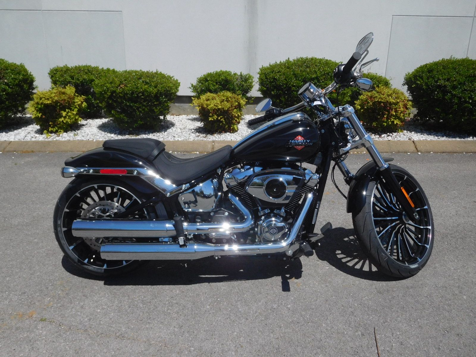 New 2025 Harley-Davidson Breakout® Motorcycle - Specs, Price
