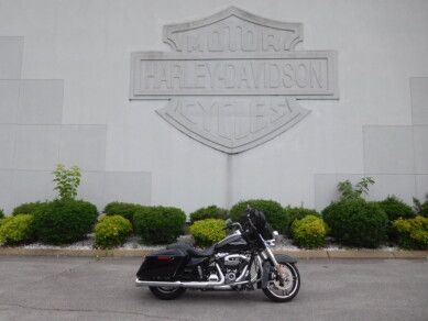 2019 Harley-Davidson Street Glide® in Murfreesboro, Tennessee - Photo 16