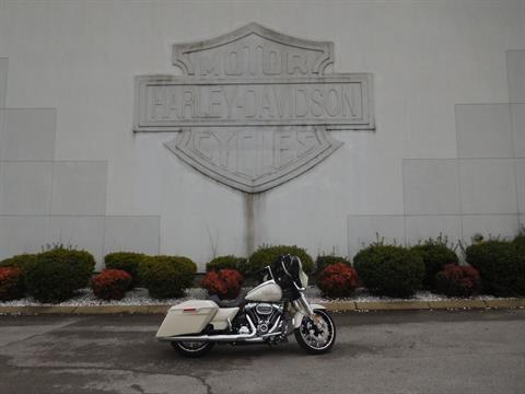 2023 Harley-Davidson Street Glide® Special in Murfreesboro, Tennessee - Photo 16