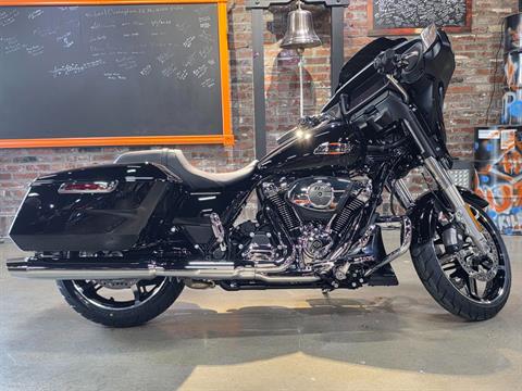 【新品未使用】House on the hill Black Stripe 80 New 2025 Harley-Davidson Street Glide® Motorcycle - Specs