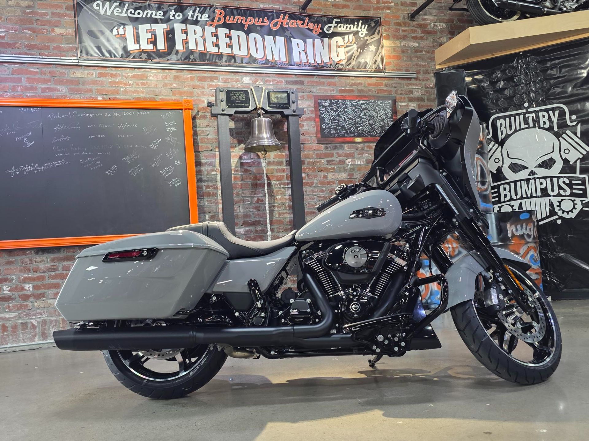 Harley Davidson Motor Cycles 925 シルバー ヴィ Thunderbike Greywhaler • Harley-Davidson CVO Road Glide • 26