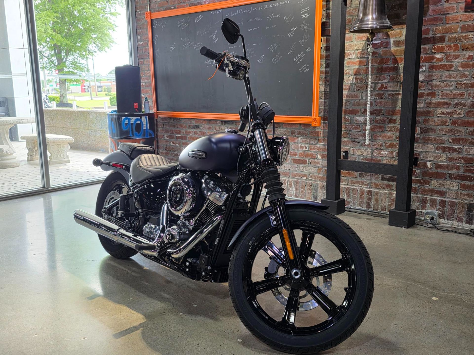 New 2025 Harley-Davidson Street Bob® Motorcycle - Specs