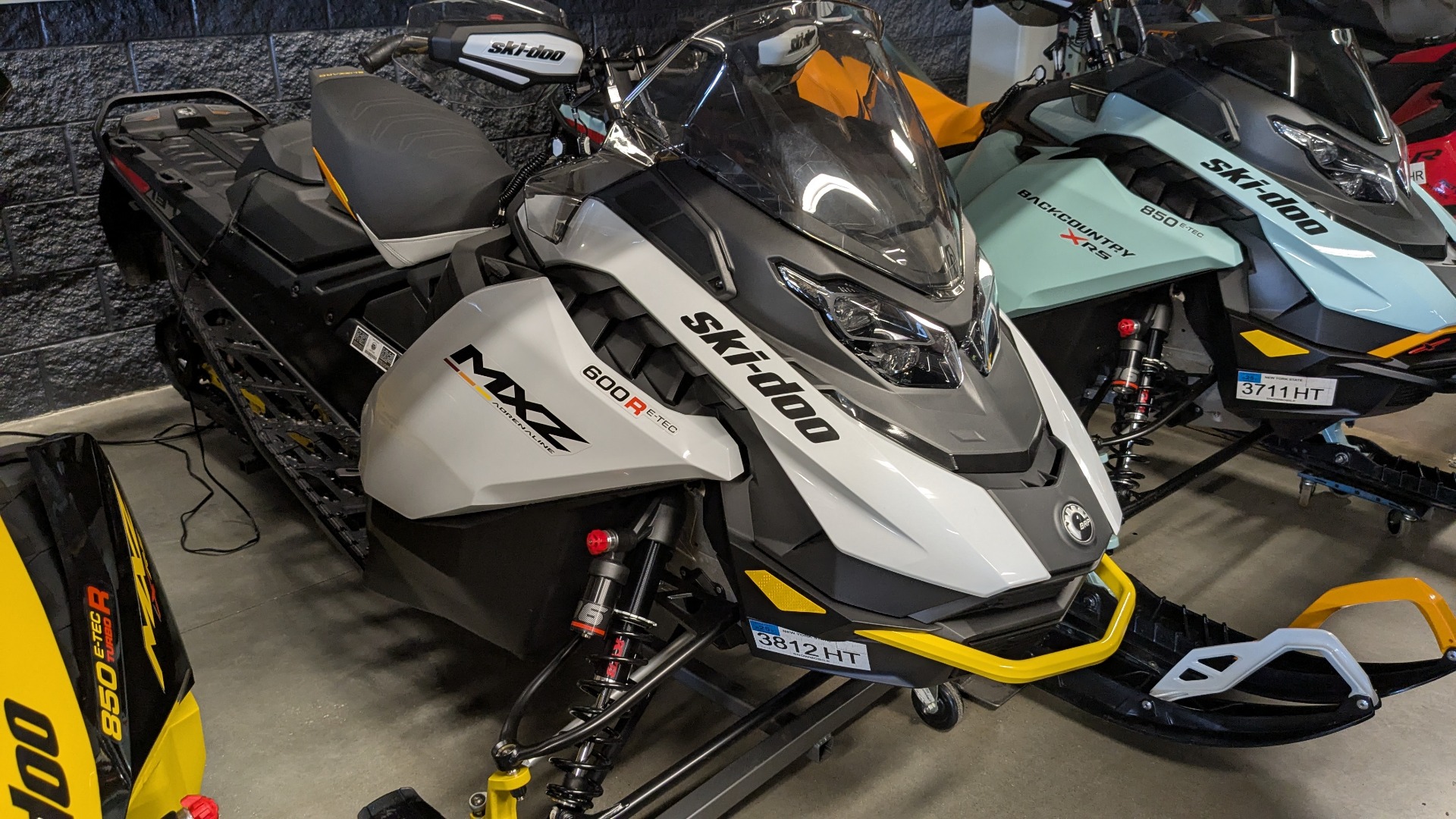 2024 Ski-Doo MXZ Adrenaline with Blizzard Package 137 600R E-TE for sale 764841