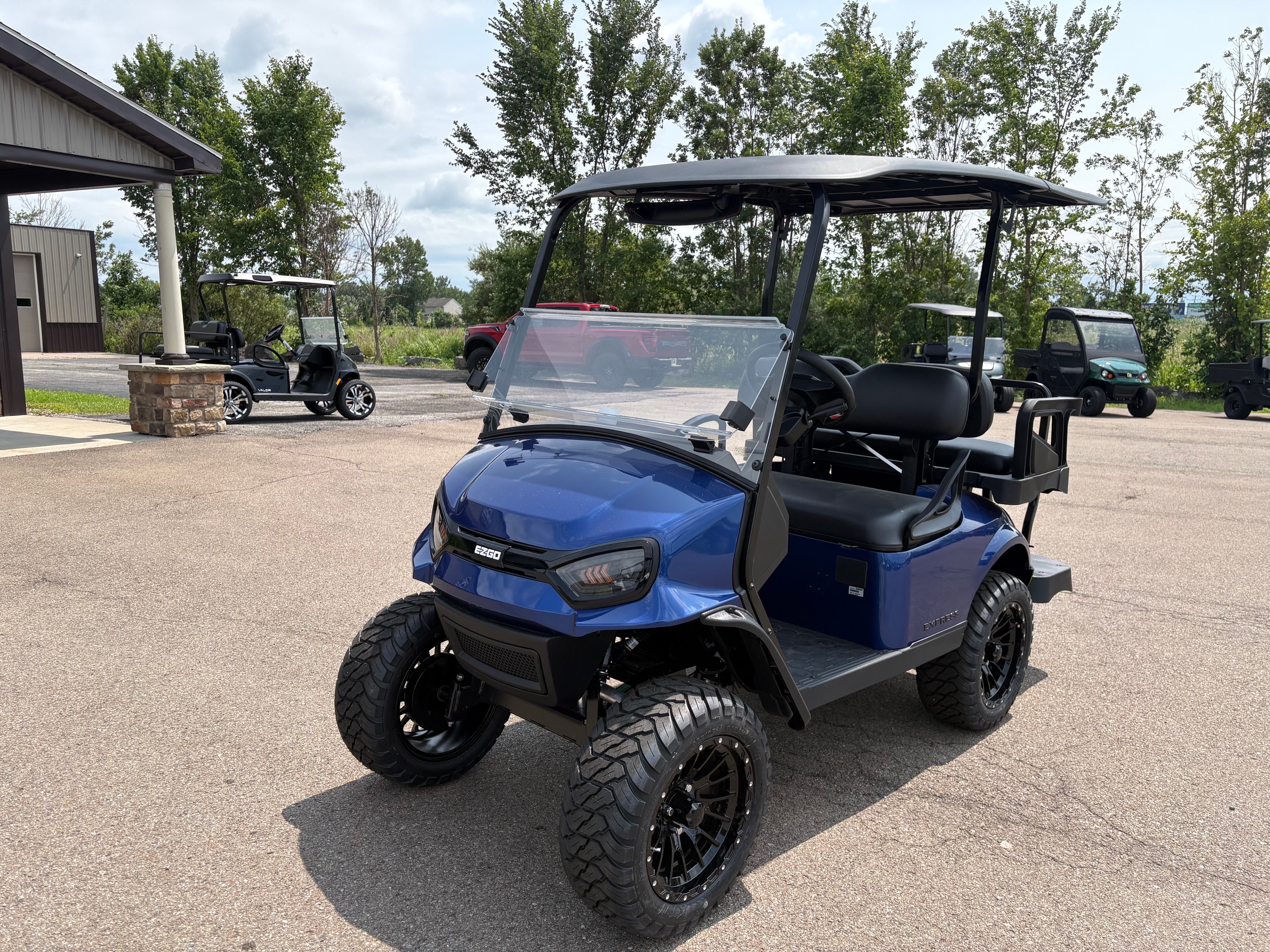 2027  Express 4 Gas Lifted for sale 1230427