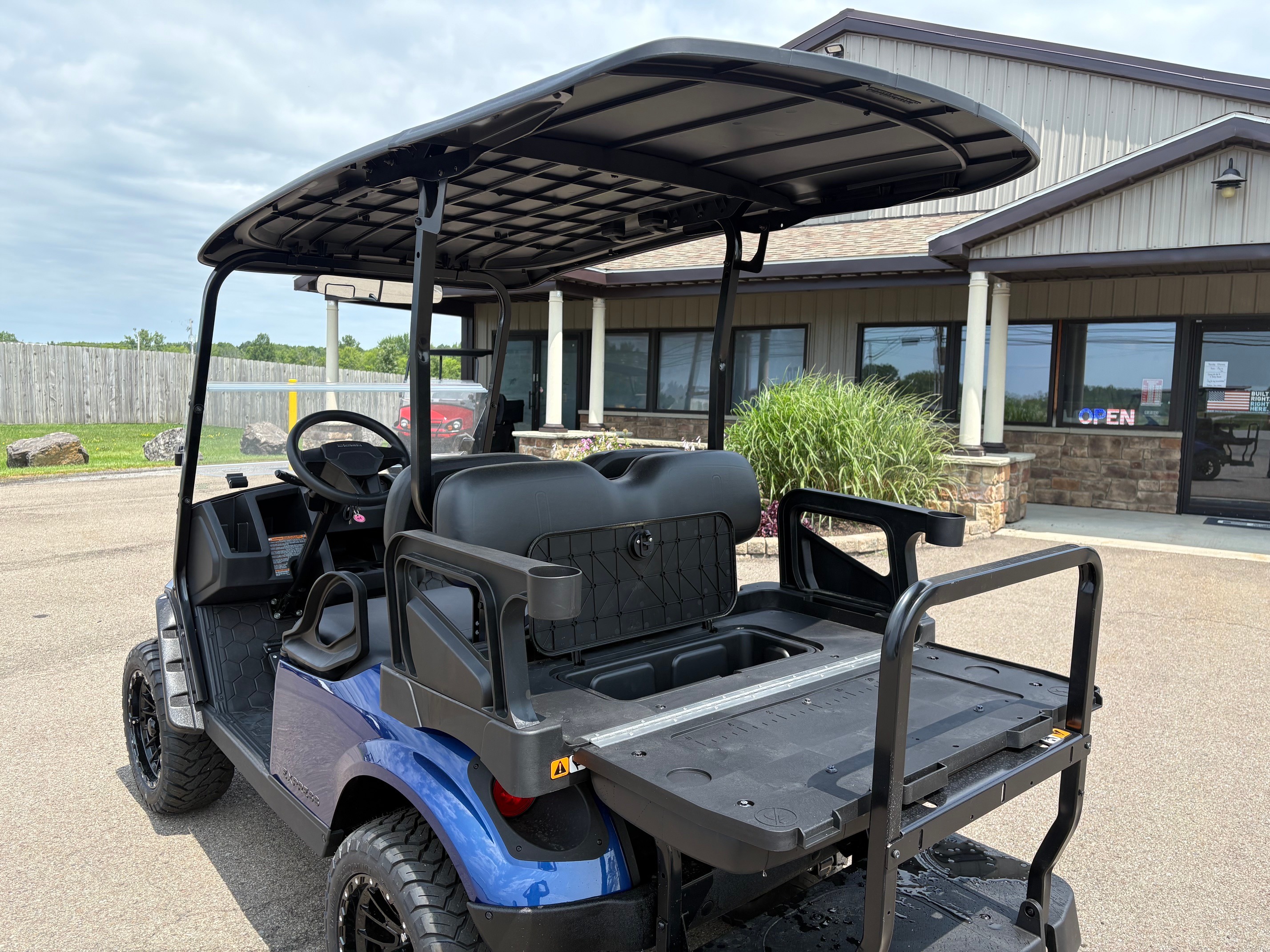 2027  Express 4 Gas Lifted 6