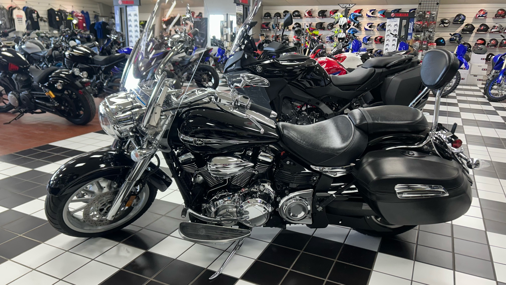 2013 Yamaha Roadliner S 1