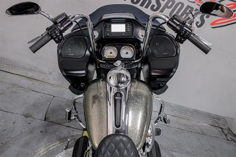 2016 Harley-Davidson Road Glide® in Sacramento, California - Photo 16