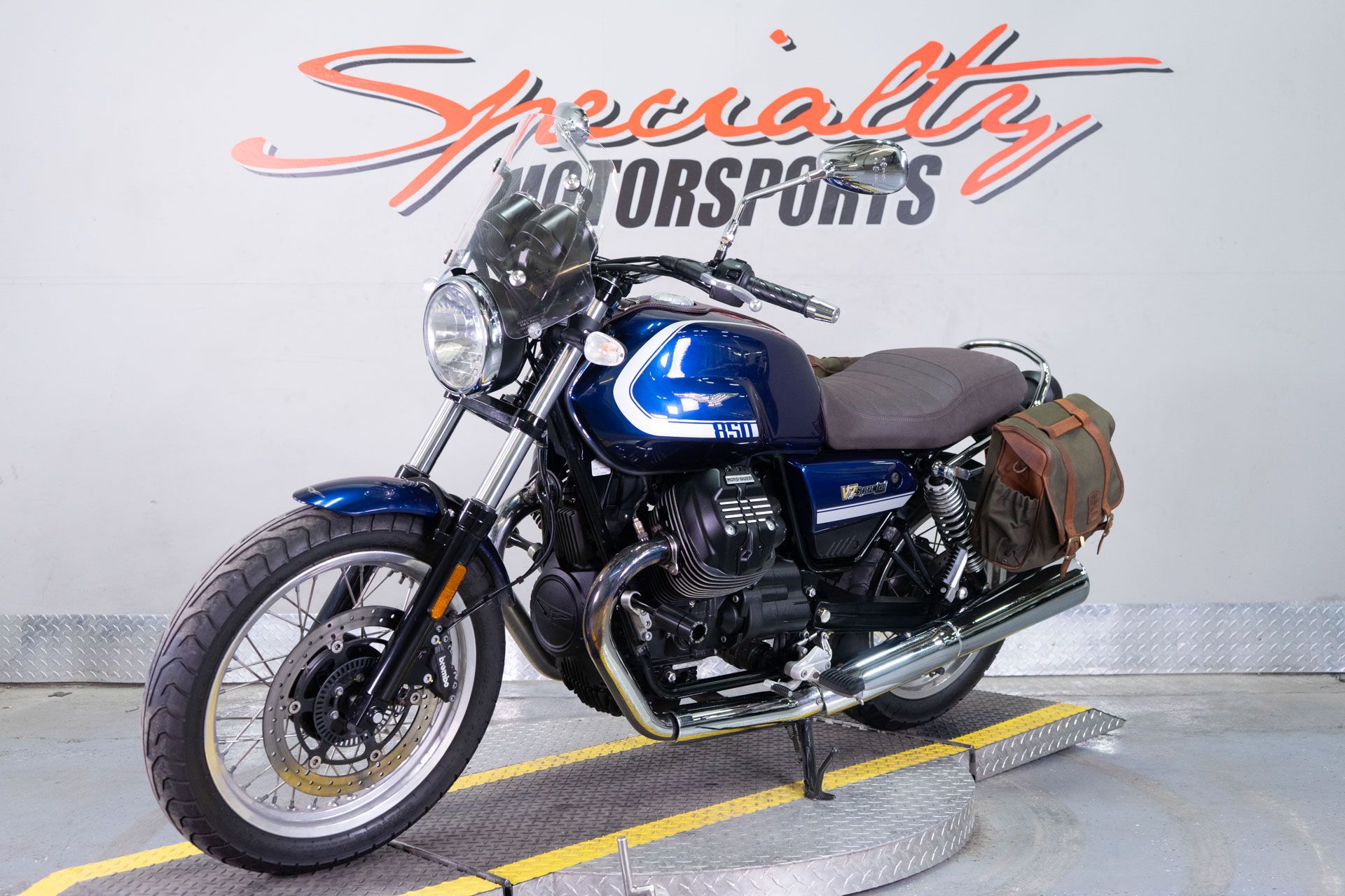 2022 Moto Guzzi V7 Special in Sacramento, California - Photo 3
