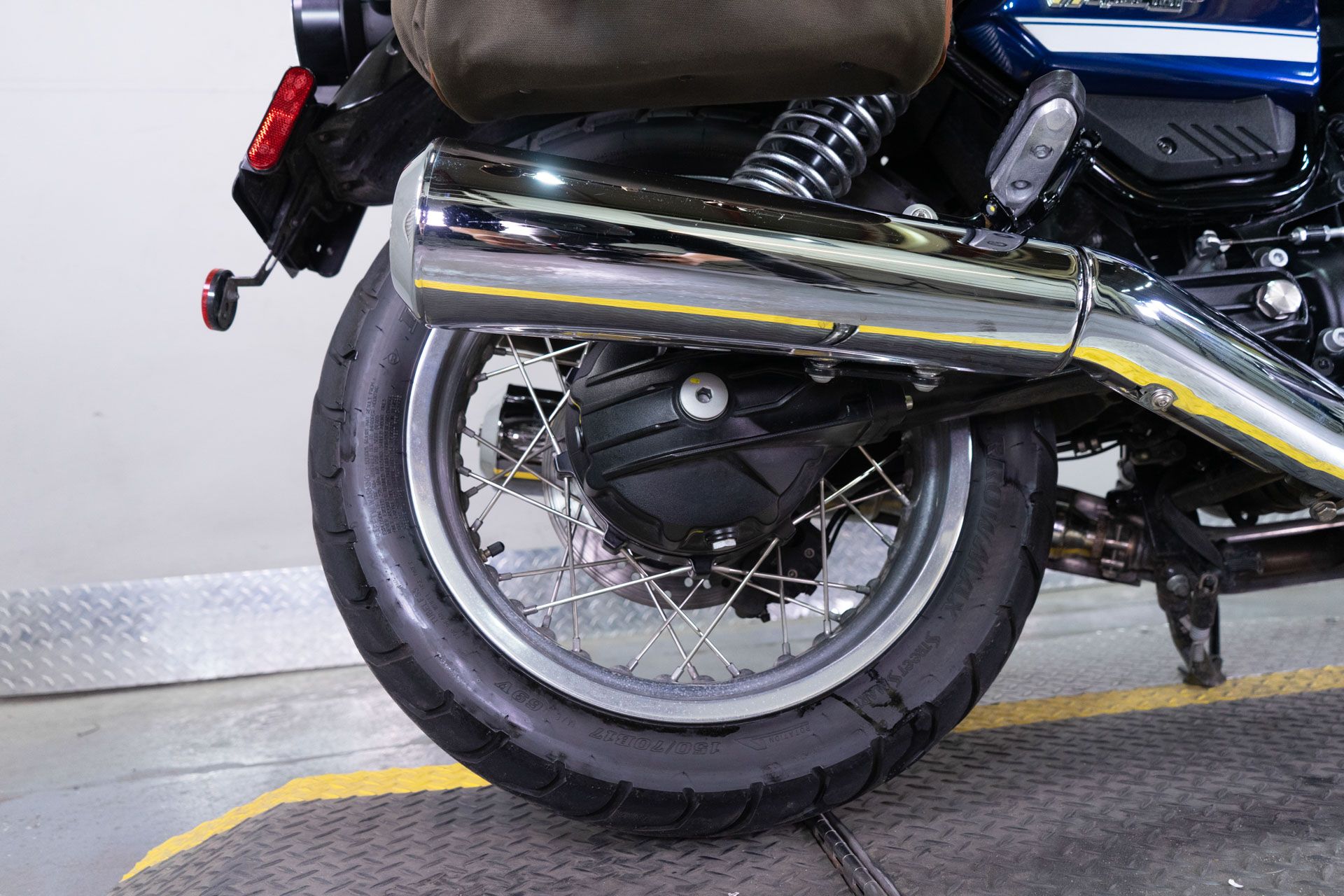 2022 Moto Guzzi V7 Special in Sacramento, California - Photo 8