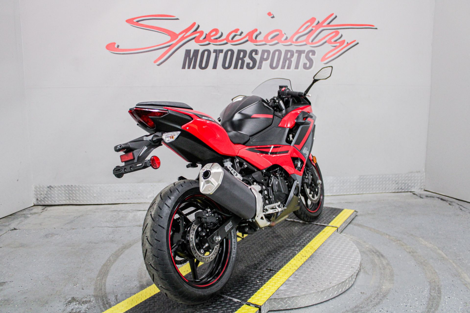 Rear Right Side Angle - Photo 5