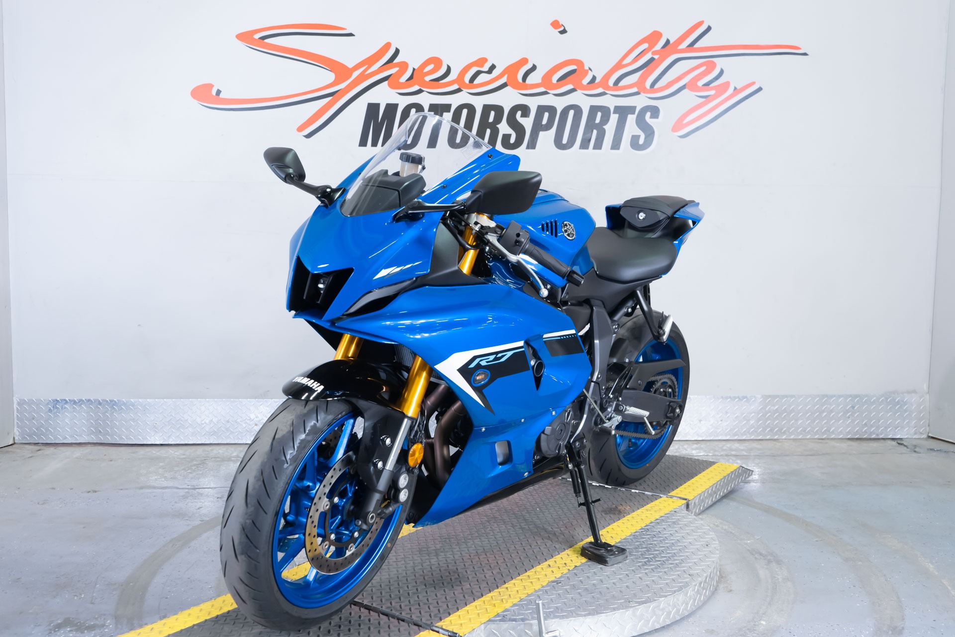 2025 Yamaha YZF-R7 3