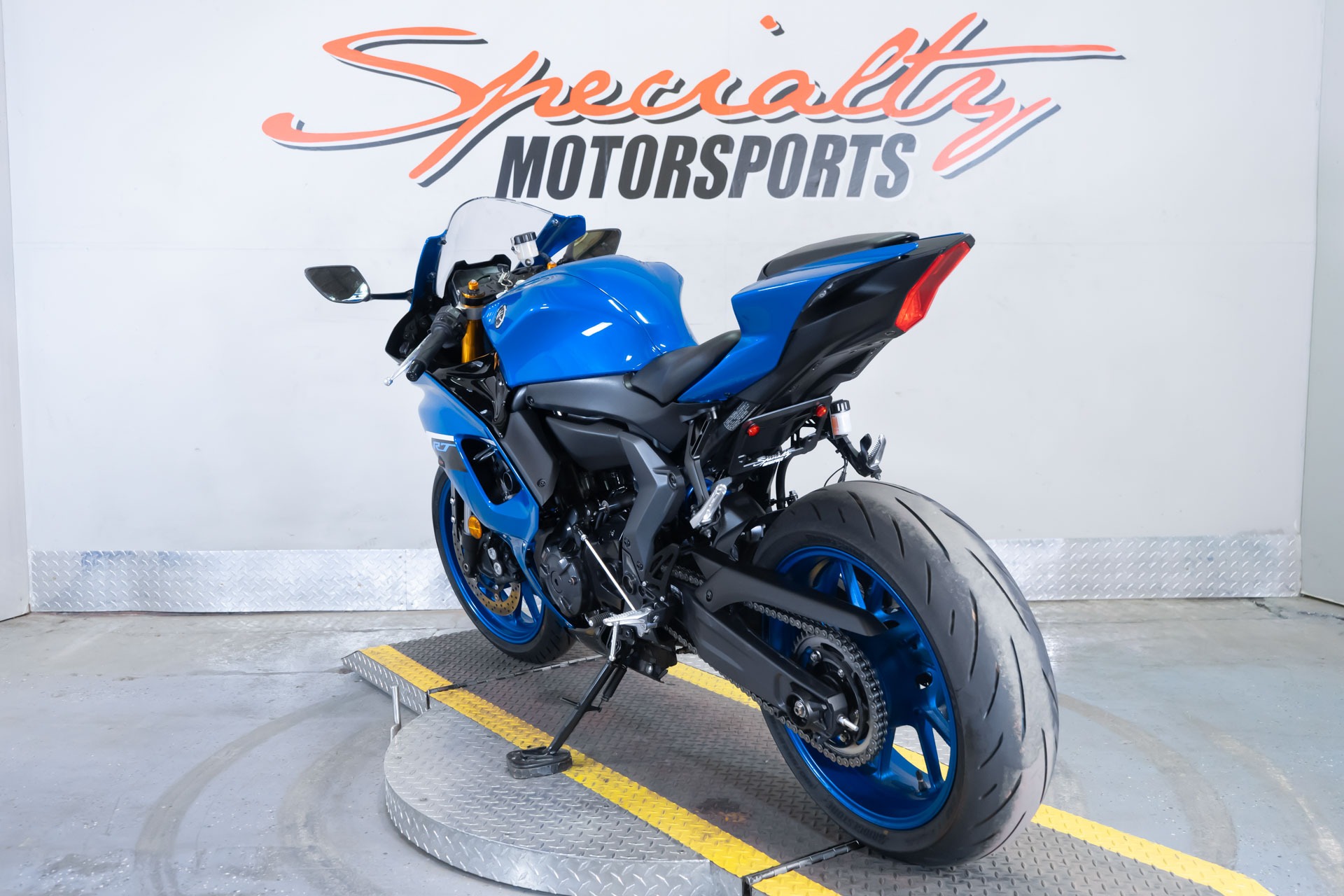 2025 Yamaha YZF-R7 5