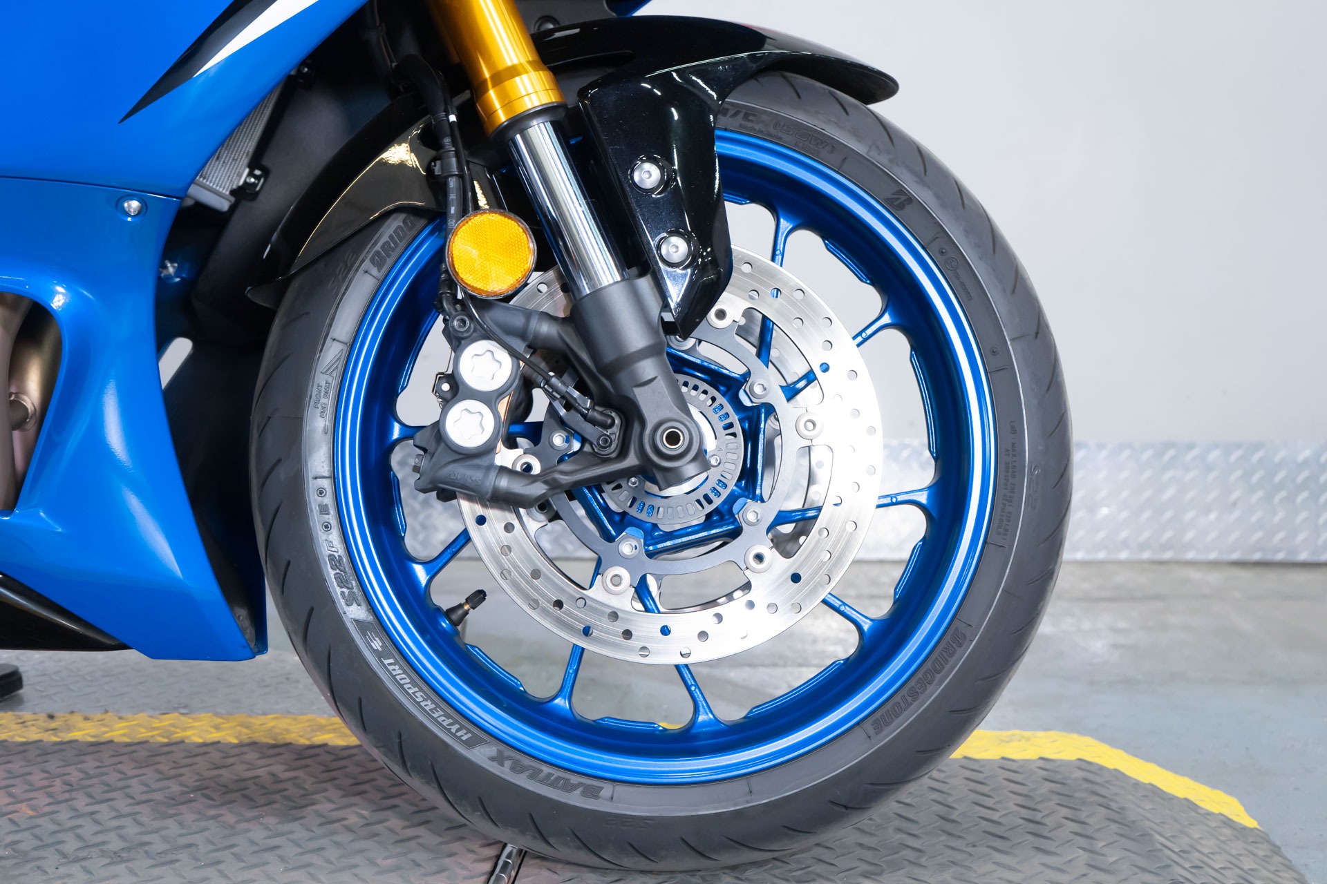 2025 Yamaha YZF-R7 9