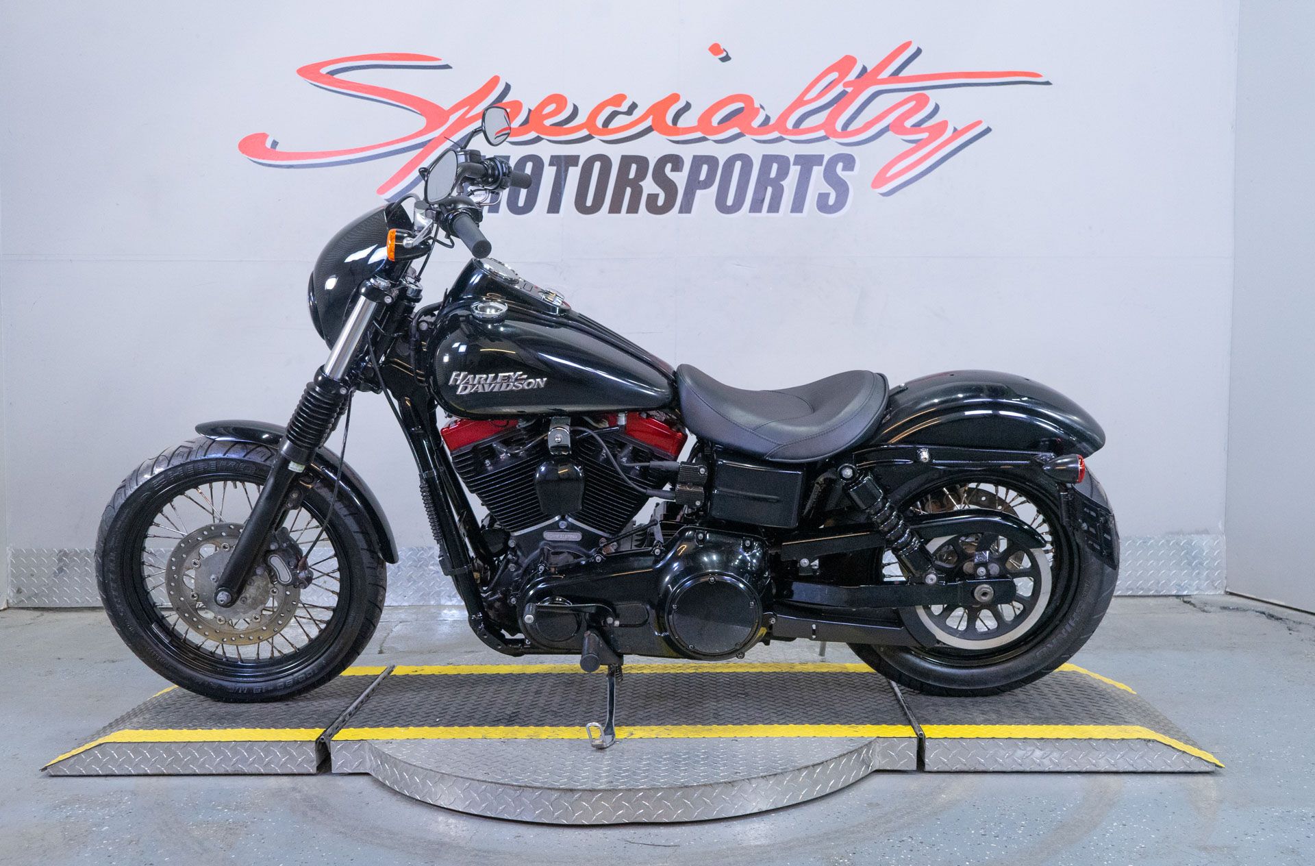 2015 Harley-Davidson Dyna Street Bob in Sacramento, California - Photo 4