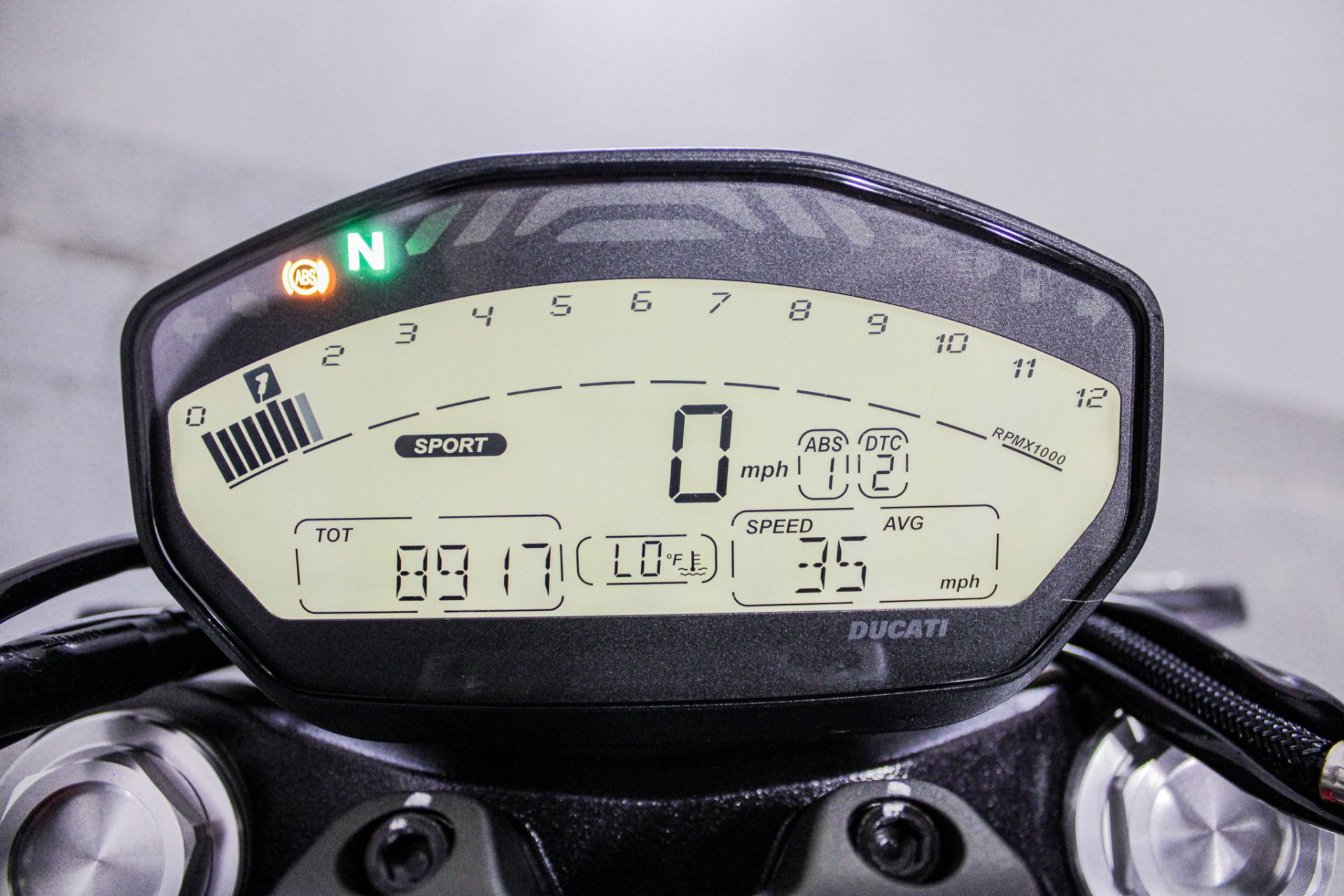 2015 Ducati Monster 821 in Sacramento, California - Photo 18