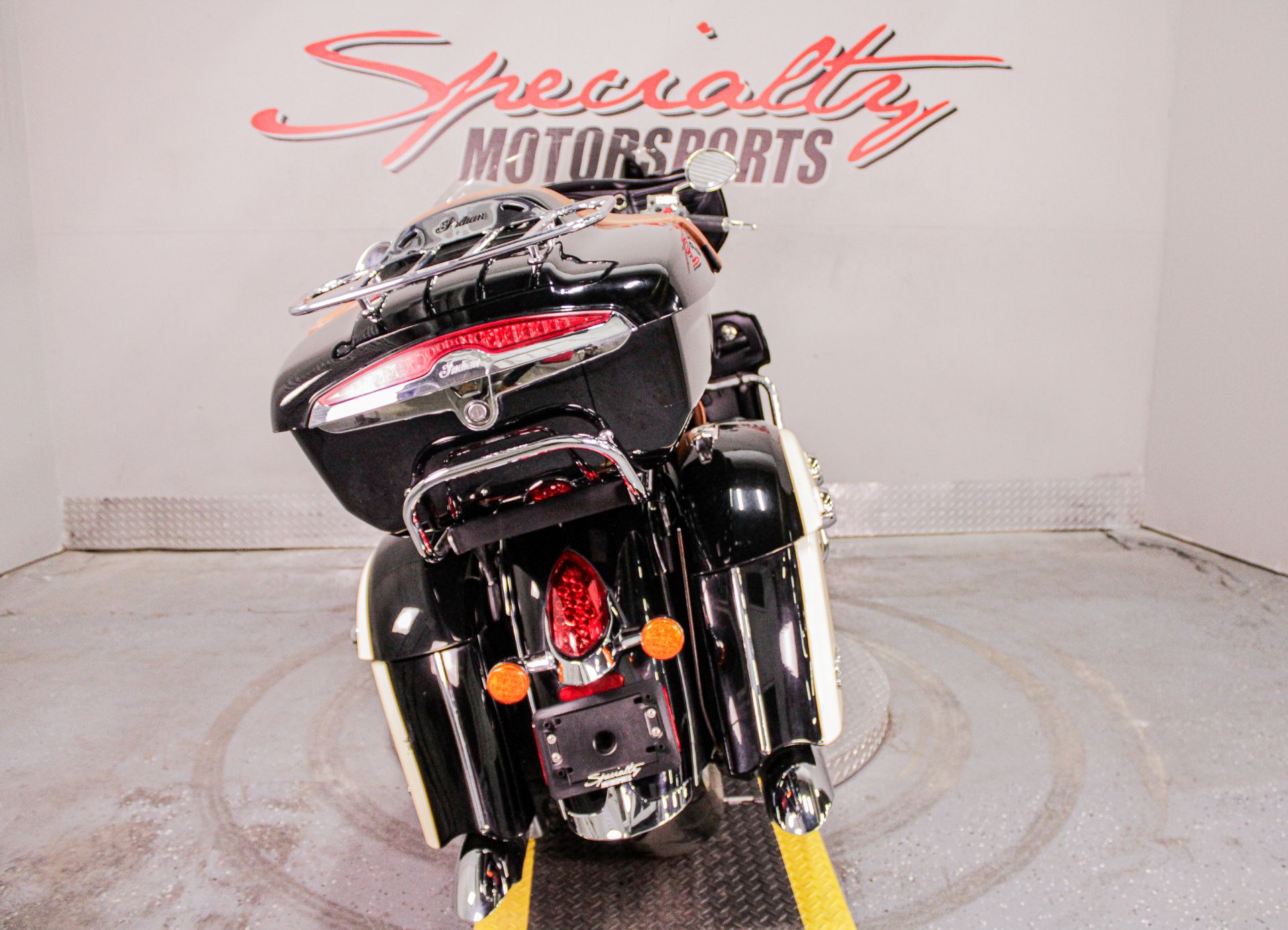 2015 Indian Motorcycle Roadmaster™ in Sacramento, California - Photo 6