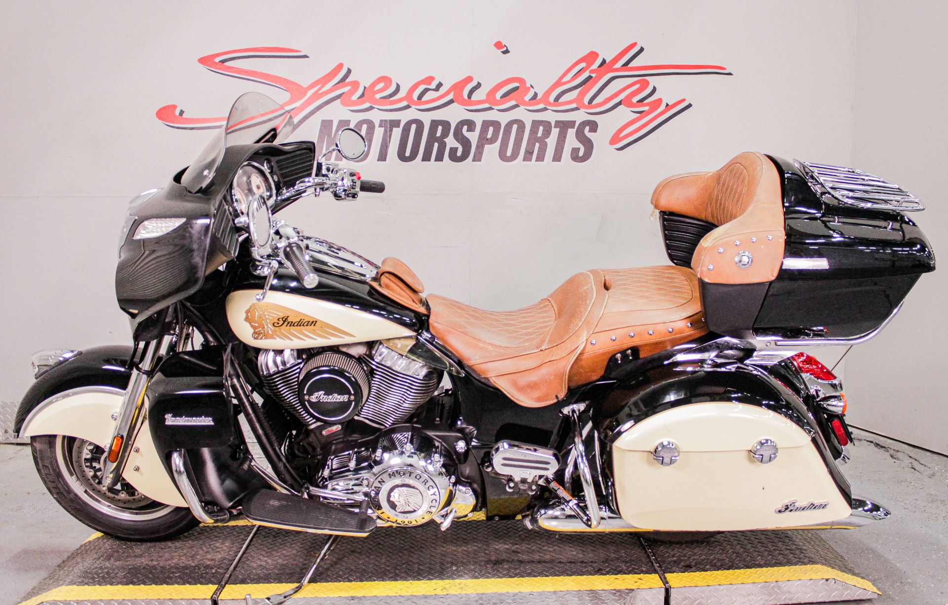 2015 Indian Motorcycle Roadmaster™ in Sacramento, California - Photo 8