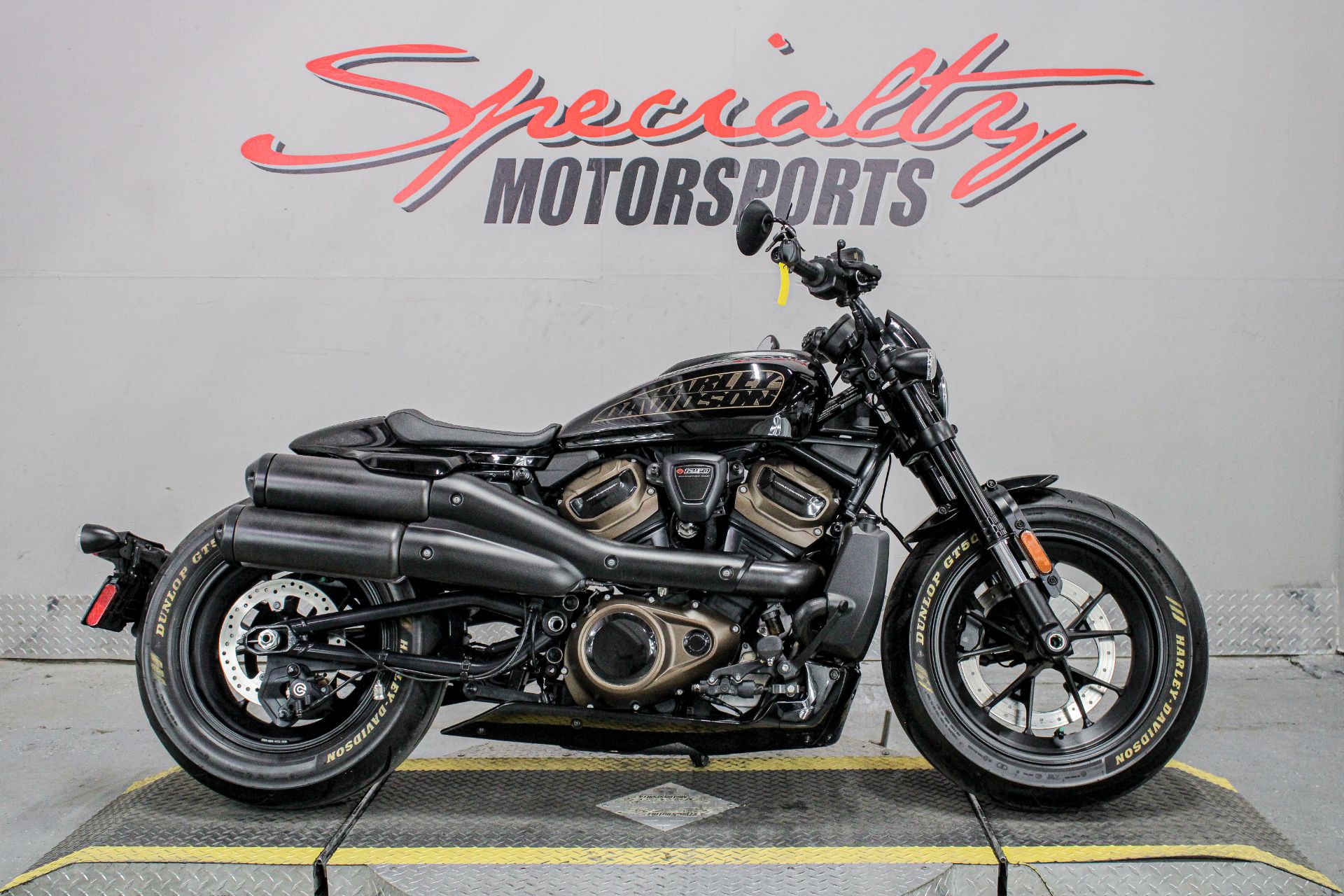 ロードランナー サロペットS Harley-Davidson Harley-Davidson Sportster S: A Riding Revolution - REM