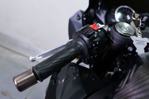 2013 Suzuki GSX-R1000™ in Sacramento, California - Photo 17